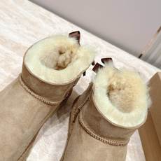 UGG 26s 秋冬新款系列-- 凌乱感毛流感后跟蝴蝶结雪地靴 像一只刚在雪地里打过滚的毛绒兔子——鞋内里毛流感不是修剪 UGG 26s 秋冬新款系列-- 凌乱感毛流感后跟蝴蝶结雪地靴 像一只刚在雪地里打过滚的毛绒兔子——鞋内里毛流感不是修剪