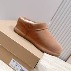 拖鞋款 短靴款 UGG26s 秋冬新款 极简设计圆头厚底雪地靴 像一块被厚雪覆盖的圆石——鞋身圆钝饱满,没有任何棱角 拖鞋款 短靴款 UGG26s 秋冬新款 极简设计圆头厚底雪地靴 像一块被厚雪覆盖的圆石——鞋身圆钝饱满,没有任何棱角