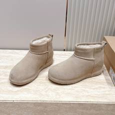 短靴款 UGG26s 秋冬新款 极简设计圆头厚底雪地靴 像一块被厚雪覆盖的圆石——鞋身圆钝饱满,没有任何棱角或多余的线 短靴款 UGG26s 秋冬新款 极简设计圆头厚底雪地靴 像一块被厚雪覆盖的圆石——鞋身圆钝饱满,没有任何棱角或多余的线