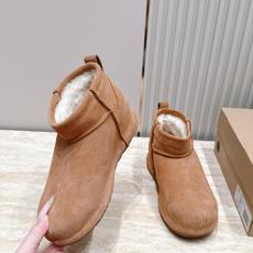 短靴款 UGG26s 秋冬新款 极简设计圆头厚底雪地靴 像一块被厚雪覆盖的圆石——鞋身圆钝饱满,没有任何棱角或多余的线 短靴款 UGG26s 秋冬新款 极简设计圆头厚底雪地靴 像一块被厚雪覆盖的圆石——鞋身圆钝饱满,没有任何棱角或多余的线