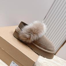 Ugg |迪斯科长毛后跟带款 秋冬懒人鞋天花板,氛围感直接拉满✨ ▪️鞋口一圈蓬松大毛边,毛毛丰盈软糯,上脚暖乎乎,视觉 Ugg |迪斯科长毛后跟带款 秋冬懒人鞋天花板,氛围感直接拉满✨ ▪️鞋口一圈蓬松大毛边,毛毛丰盈软糯,上脚暖乎乎,视觉