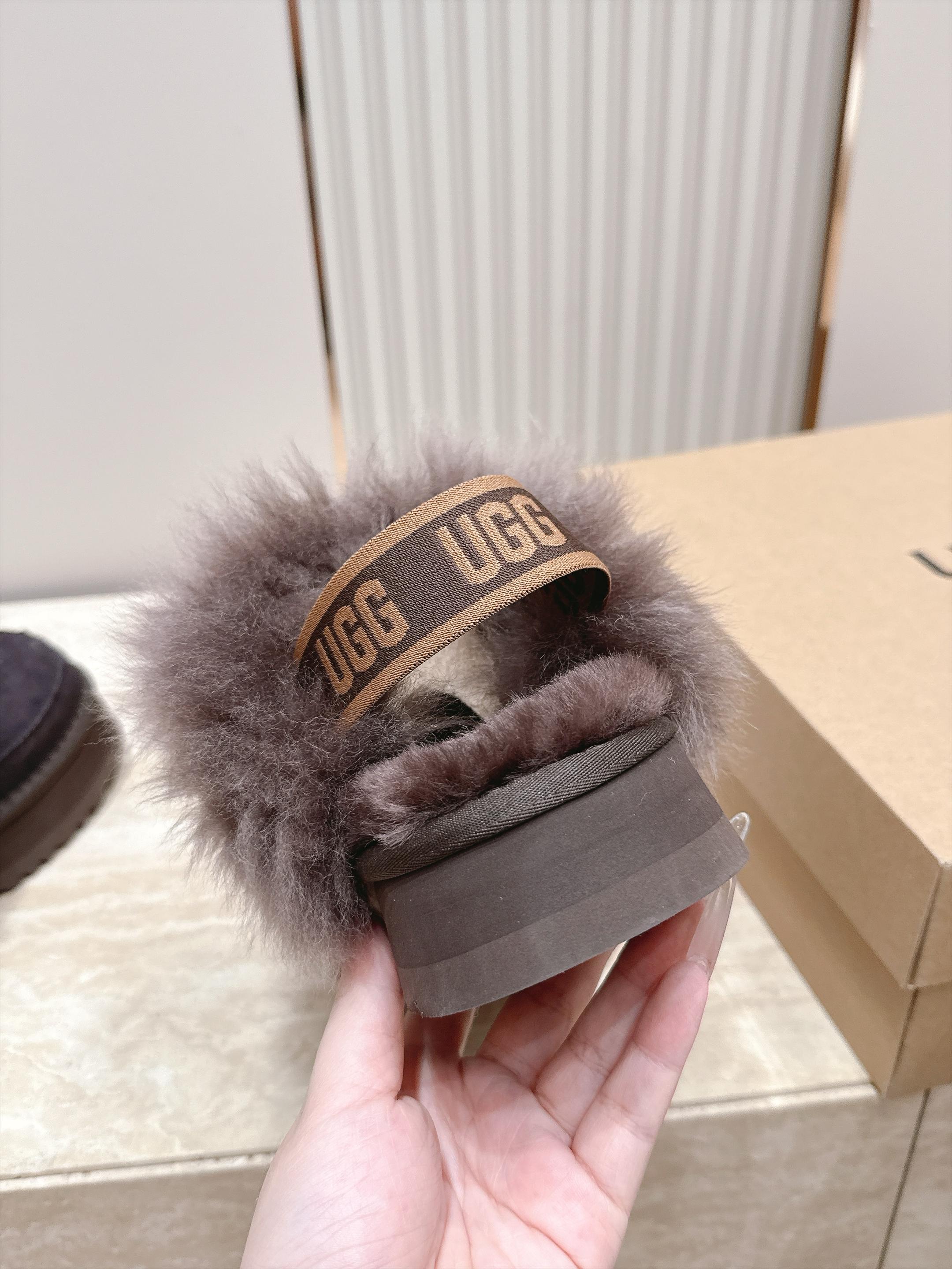 Ugg |迪斯科长毛后跟带款 秋冬懒人鞋天花板,氛围感直接拉满✨ ▪️鞋口一圈蓬松大毛边,毛毛丰盈软糯,上脚暖乎乎,视觉 Ugg |迪斯科长毛后跟带款 秋冬懒人鞋天花板,氛围感直接拉满✨ ▪️鞋口一圈蓬松大毛边,毛毛丰盈软糯,上脚暖乎乎,视觉