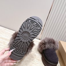 Ugg |迪斯科长毛后跟带款 秋冬懒人鞋天花板,氛围感直接拉满✨ ▪️鞋口一圈蓬松大毛边,毛毛丰盈软糯,上脚暖乎乎,视觉 Ugg |迪斯科长毛后跟带款 秋冬懒人鞋天花板,氛围感直接拉满✨ ▪️鞋口一圈蓬松大毛边,毛毛丰盈软糯,上脚暖乎乎,视觉