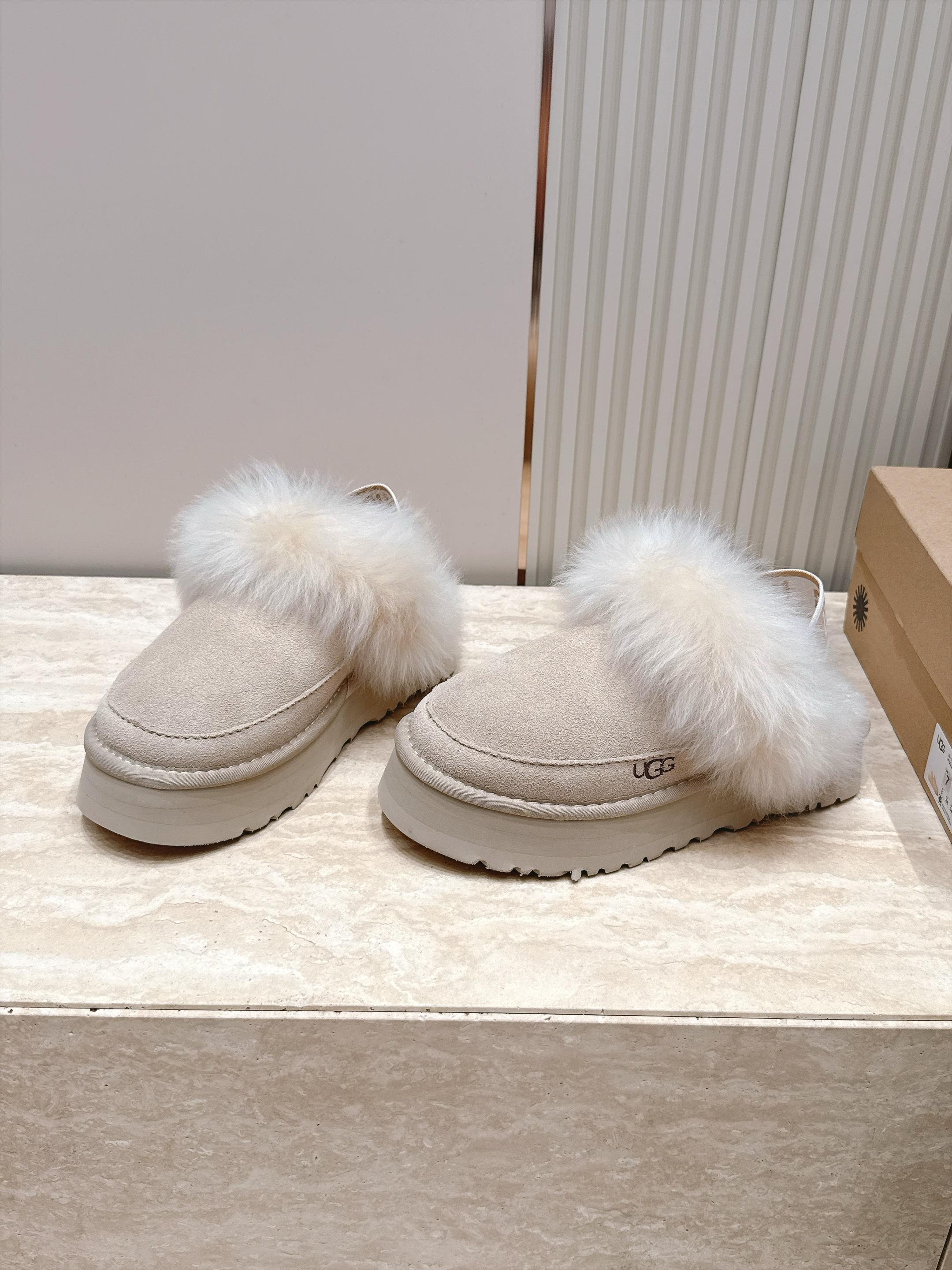 Ugg |迪斯科长毛后跟带款 秋冬懒人鞋天花板,氛围感直接拉满✨ ▪️鞋口一圈蓬松大毛边,毛毛丰盈软糯,上脚暖乎乎,视觉 Ugg |迪斯科长毛后跟带款 秋冬懒人鞋天花板,氛围感直接拉满✨ ▪️鞋口一圈蓬松大毛边,毛毛丰盈软糯,上脚暖乎乎,视觉
