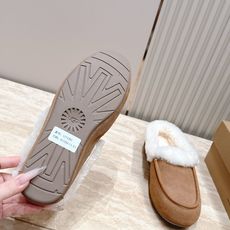 UUG·*26s 秋冬新款 超级厚实羊毛一脚蹬内里翻毛皮乐福鞋 这双平底厚实羊毛里乐福鞋,是 「经典」与「舒适」的一次成 UUG·*26s 秋冬新款 超级厚实羊毛一脚蹬内里翻毛皮乐福鞋 这双平底厚实羊毛里乐福鞋,是 「经典」与「舒适」的一次成