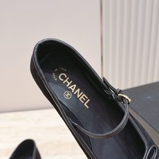 CHANEL 香奈儿26K新品双C拼色方头平底玛丽珍鞋单鞋 法式复古氛围感拉满 经典拼色方头版型超显脚瘦 一字带衬得脚 CHANEL 香奈儿26K新品双C拼色方头平底玛丽珍鞋单鞋 法式复古氛围感拉满 经典拼色方头版型超显脚瘦 一字带衬得脚