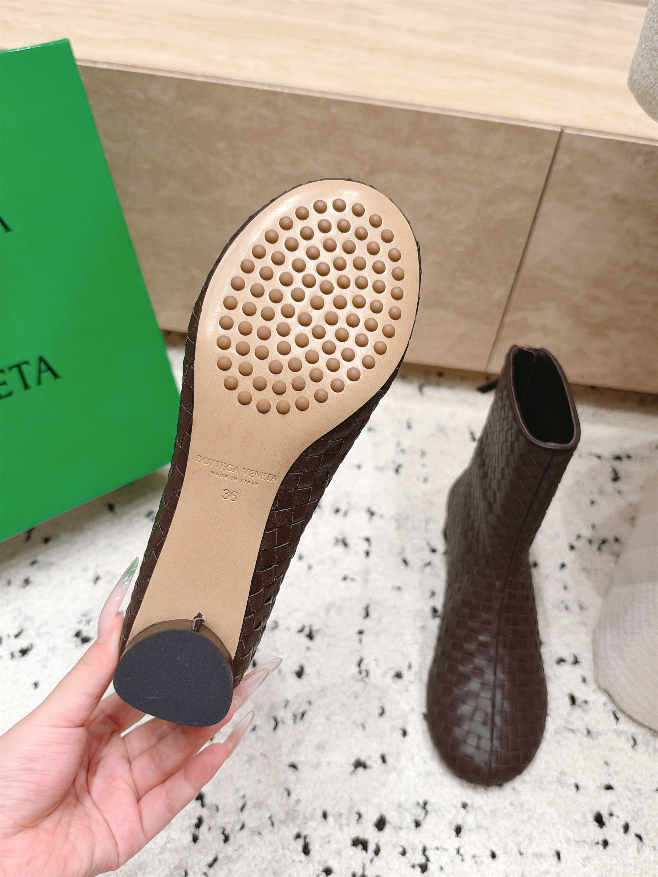 顶级版本  Bottega Veneta| 26秋冬新款BV 编织极简风短靴系列单品 牛油皮 全真皮  优雅材质运用在鞋