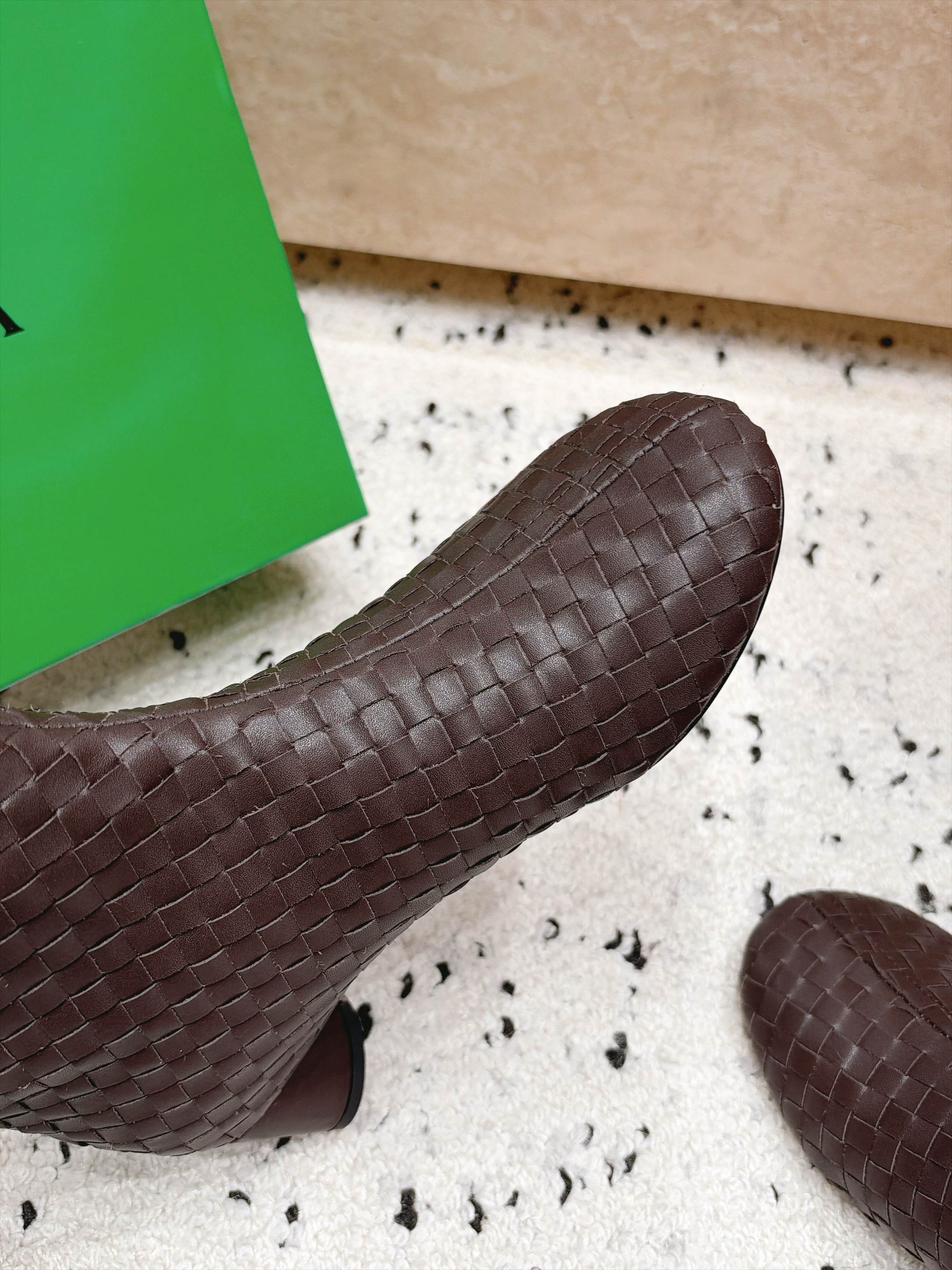 顶级版本  Bottega Veneta| 26秋冬新款BV 编织极简风短靴系列单品 牛油皮 全真皮  优雅材质运用在鞋