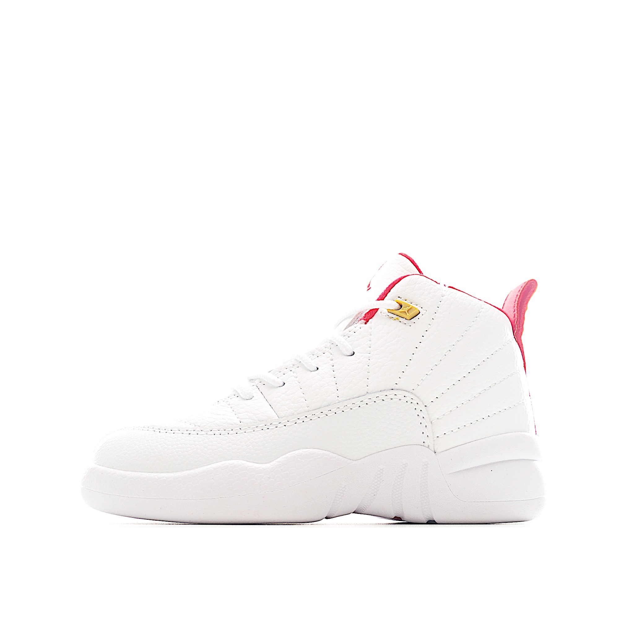 让您的孩子拥有AJ 12童鞋，一直是运动鞋爱好者的最爱，鞋跟处采用封装式 Air 缓冲设计。鞋面采用真皮、合成皮革和织物混合制成，并带有独特的放射状缝线。内衬柔软，穿着舒适。柔韧的橡胶鞋底为成长中的双脚提供良好的抓地力和支撑，让宝宝在操场上保持步伐。 尺码：22-37-选品中心