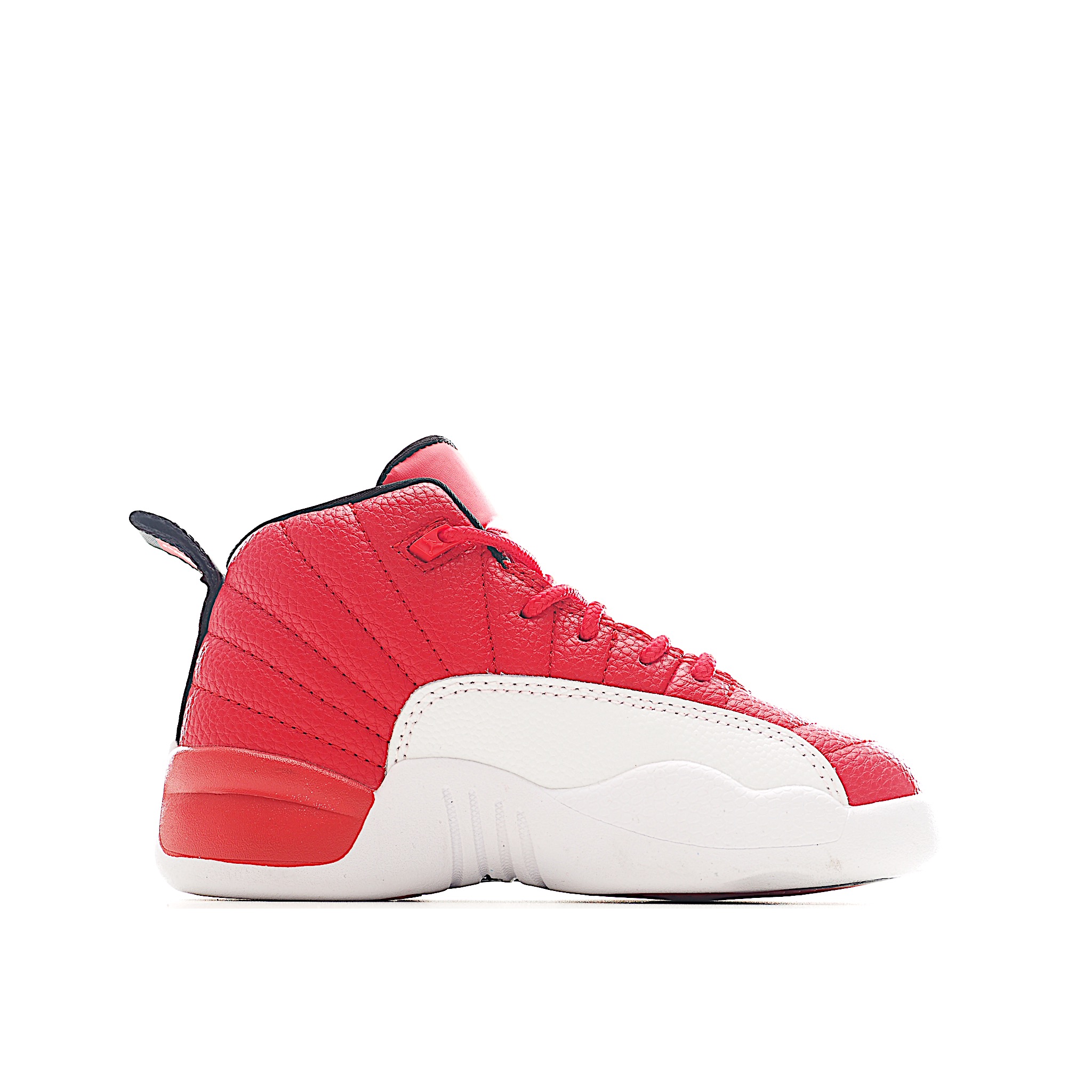 图片[2]-让您的孩子拥有AJ 12童鞋，一直是运动鞋爱好者的最爱，鞋跟处采用封装式 Air 缓冲设计。鞋面采用真皮、合成皮革和织物混合制成，并带有独特的放射状缝线。内衬柔软，穿着舒适。柔韧的橡胶鞋底为成长中的双脚提供良好的抓地力和支撑，让宝宝在操场上保持步伐。 尺码：22-37-选品中心