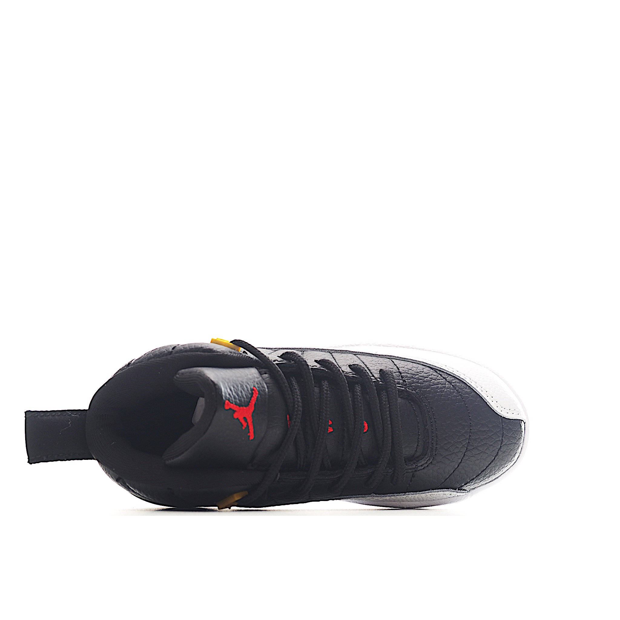 图片[8]-让您的孩子拥有AJ 12童鞋，一直是运动鞋爱好者的最爱，鞋跟处采用封装式 Air 缓冲设计。鞋面采用真皮、合成皮革和织物混合制成，并带有独特的放射状缝线。内衬柔软，穿着舒适。柔韧的橡胶鞋底为成长中的双脚提供良好的抓地力和支撑，让宝宝在操场上保持步伐。 尺码：22-37-选品中心