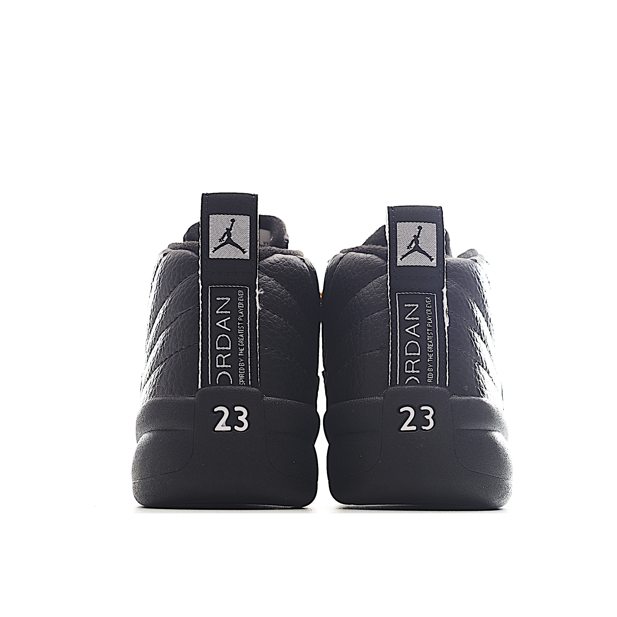 图片[4]-让您的孩子拥有AJ 12童鞋，一直是运动鞋爱好者的最爱，鞋跟处采用封装式 Air 缓冲设计。鞋面采用真皮、合成皮革和织物混合制成，并带有独特的放射状缝线。内衬柔软，穿着舒适。柔韧的橡胶鞋底为成长中的双脚提供良好的抓地力和支撑，让宝宝在操场上保持步伐。 尺码：22-37-选品中心