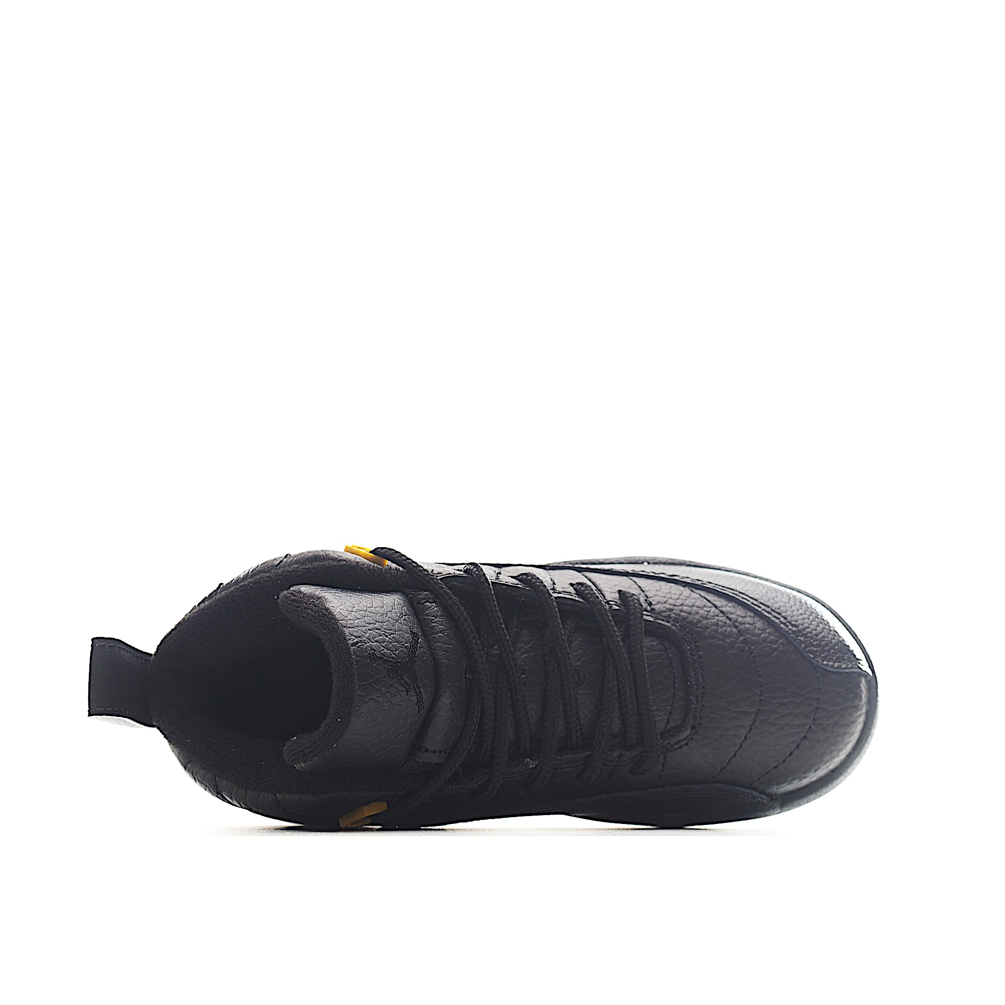 图片[5]-让您的孩子拥有AJ 12童鞋，一直是运动鞋爱好者的最爱，鞋跟处采用封装式 Air 缓冲设计。鞋面采用真皮、合成皮革和织物混合制成，并带有独特的放射状缝线。内衬柔软，穿着舒适。柔韧的橡胶鞋底为成长中的双脚提供良好的抓地力和支撑，让宝宝在操场上保持步伐。 尺码：22-37-选品中心