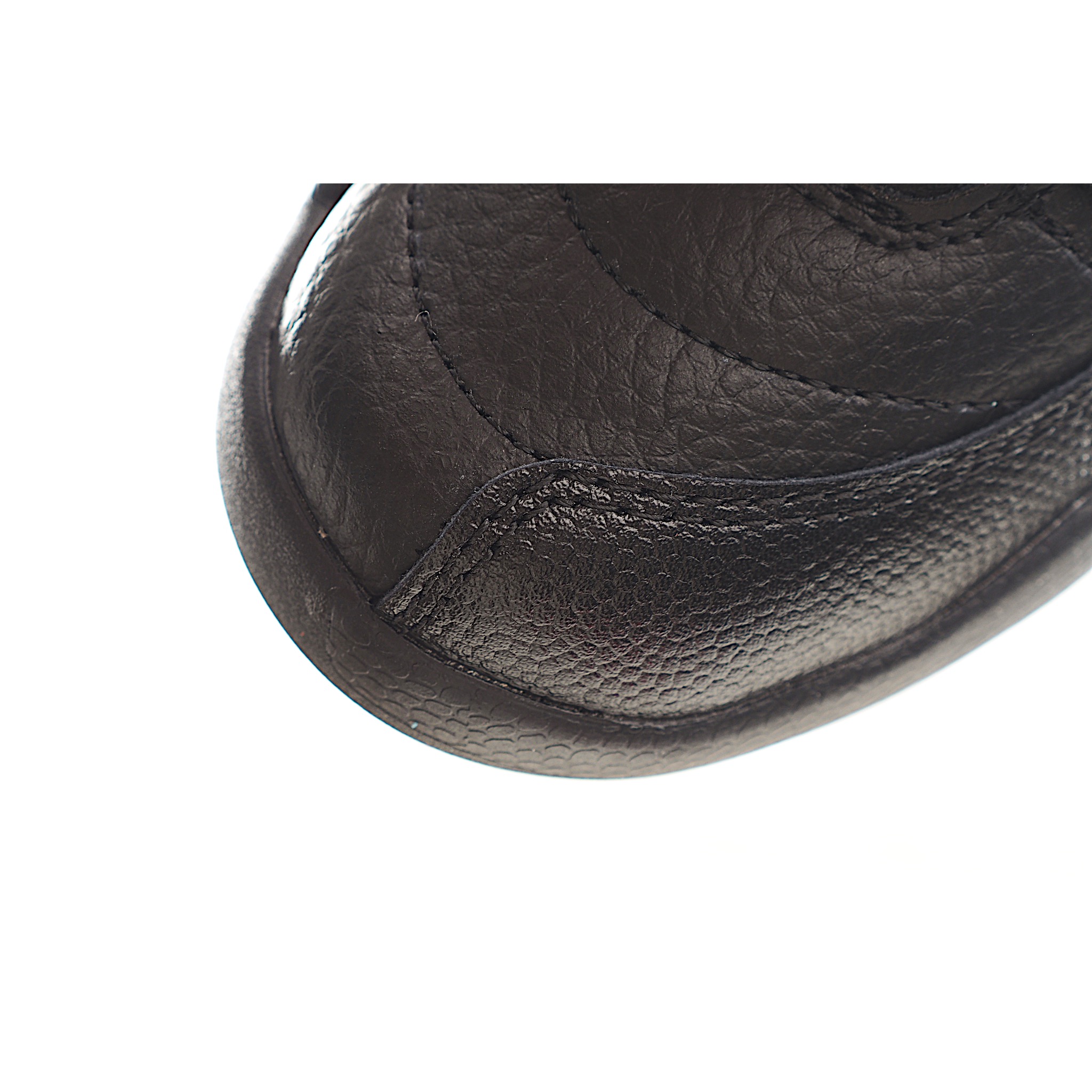 图片[9]-让您的孩子拥有AJ 12童鞋，一直是运动鞋爱好者的最爱，鞋跟处采用封装式 Air 缓冲设计。鞋面采用真皮、合成皮革和织物混合制成，并带有独特的放射状缝线。内衬柔软，穿着舒适。柔韧的橡胶鞋底为成长中的双脚提供良好的抓地力和支撑，让宝宝在操场上保持步伐。 尺码：22-37-选品中心