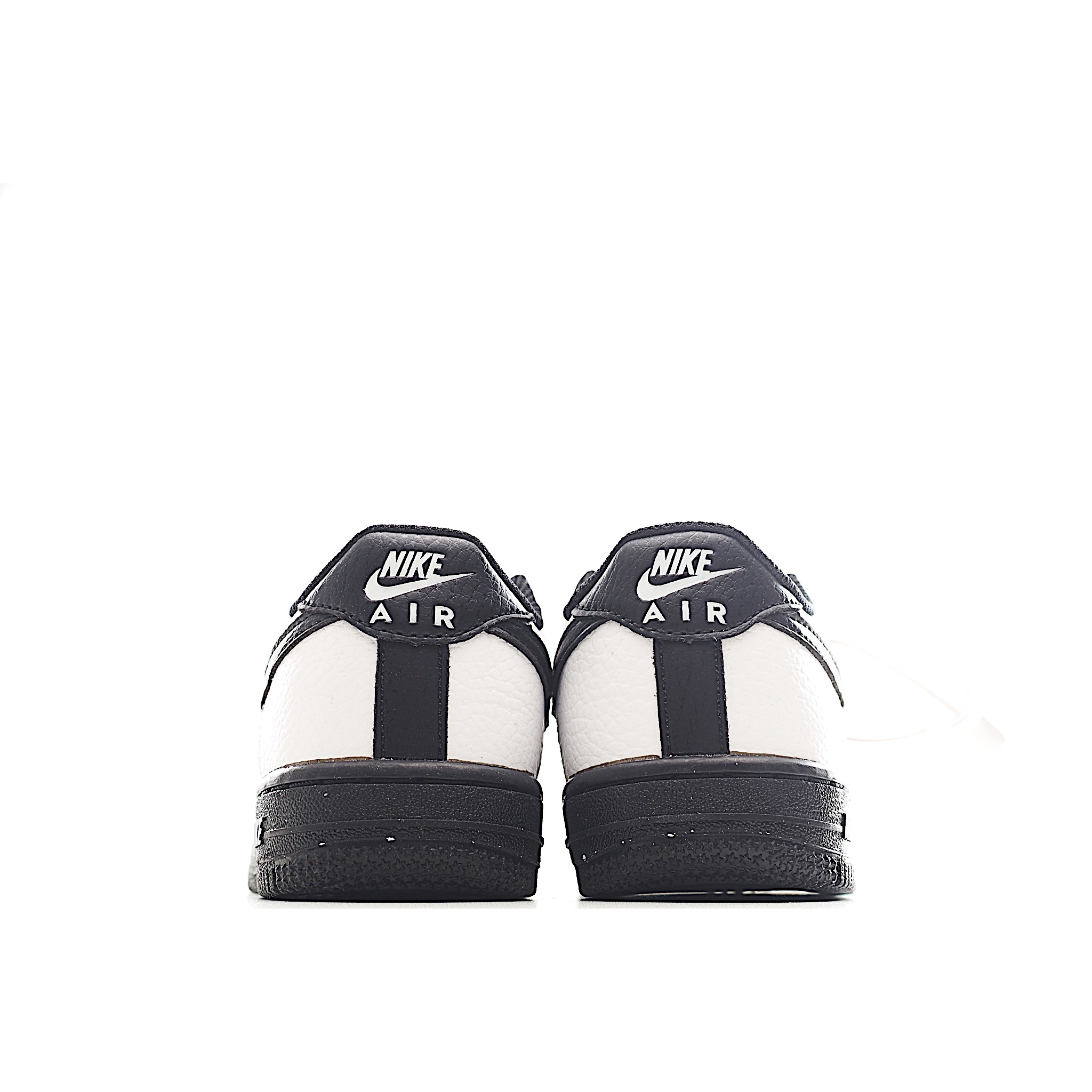 图片[4]-Nike Force 1 Low空军一号低帮儿童板鞋 Air Force 1于1982年推出，由Nike公 司的传奇设计师Bruce Kilgore设计，他摒弃了老旧的帆布鞋风格，突破性的使用内嵌式Air Sole气垫缓震系统，并将其与横跨复古与现代的外型结合，造就出风靡全球三十多年的Air Force 1,有了这个经典，您将获得耐用性，缓冲性和最佳的穿着舒适度。 货号：6001 尺码：22-37.5-选品中心