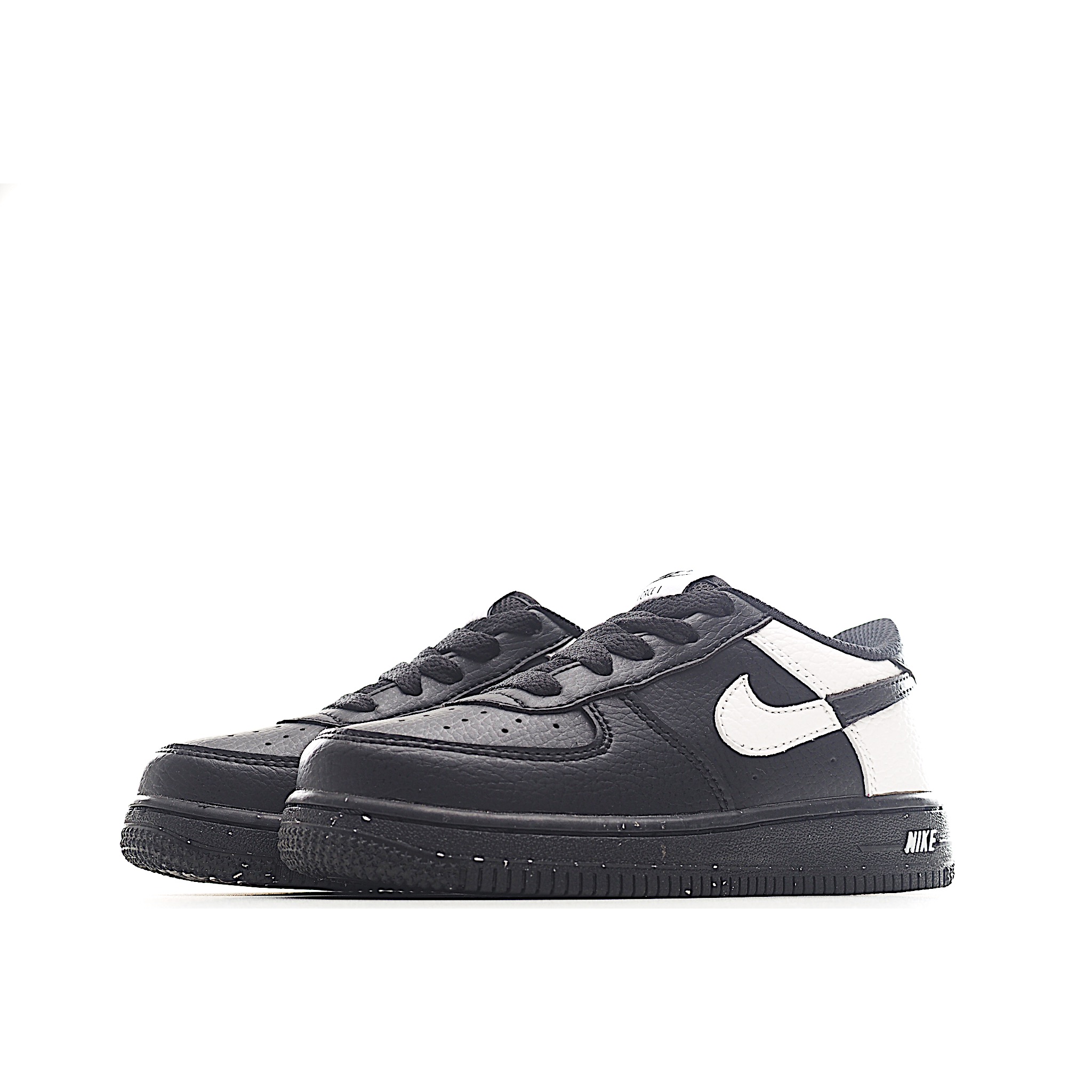 图片[5]-Nike Force 1 Low空军一号低帮儿童板鞋 Air Force 1于1982年推出，由Nike公 司的传奇设计师Bruce Kilgore设计，他摒弃了老旧的帆布鞋风格，突破性的使用内嵌式Air Sole气垫缓震系统，并将其与横跨复古与现代的外型结合，造就出风靡全球三十多年的Air Force 1,有了这个经典，您将获得耐用性，缓冲性和最佳的穿着舒适度。 货号：6001 尺码：22-37.5-选品中心