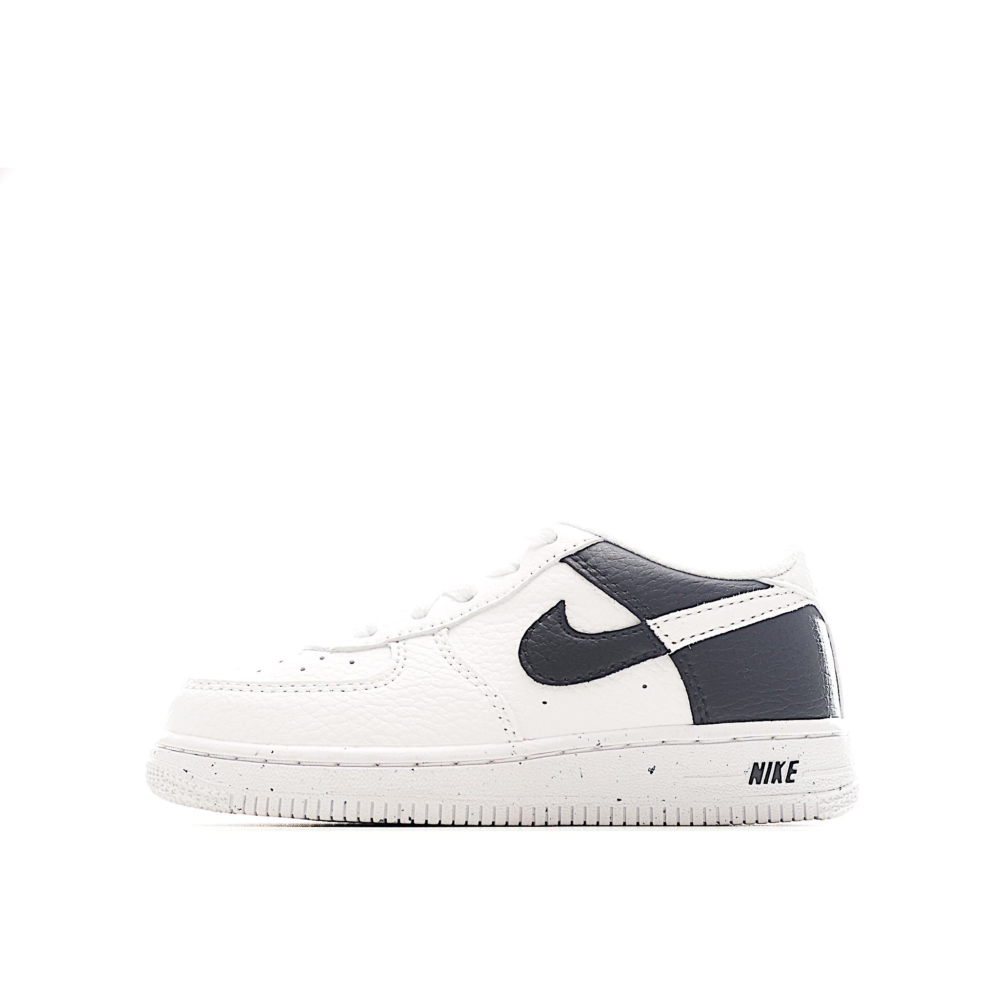 Nike Force 1 Low空军一号低帮儿童板鞋 Air Force 1于1982年推出，由Nike公 司的传奇设计师Bruce Kilgore设计，他摒弃了老旧的帆布鞋风格，突破性的使用内嵌式Air Sole气垫缓震系统，并将其与横跨复古与现代的外型结合，造就出风靡全球三十多年的Air Force 1,有了这个经典，您将获得耐用性，缓冲性和最佳的穿着舒适度。 货号：6100 尺码：22-37.5-选品中心