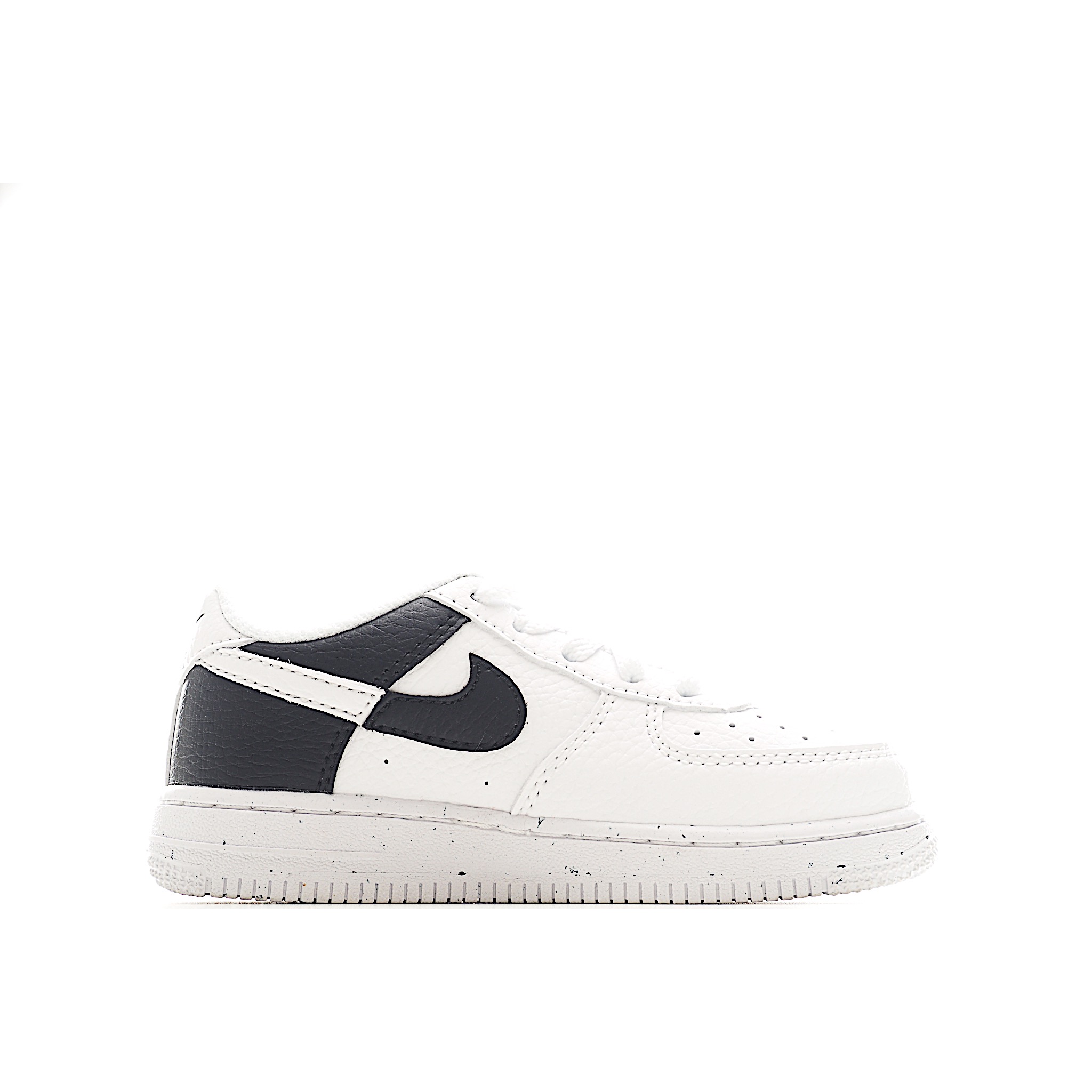 图片[2]-Nike Force 1 Low空军一号低帮儿童板鞋 Air Force 1于1982年推出，由Nike公 司的传奇设计师Bruce Kilgore设计，他摒弃了老旧的帆布鞋风格，突破性的使用内嵌式Air Sole气垫缓震系统，并将其与横跨复古与现代的外型结合，造就出风靡全球三十多年的Air Force 1,有了这个经典，您将获得耐用性，缓冲性和最佳的穿着舒适度。 货号：6100 尺码：22-37.5-选品中心