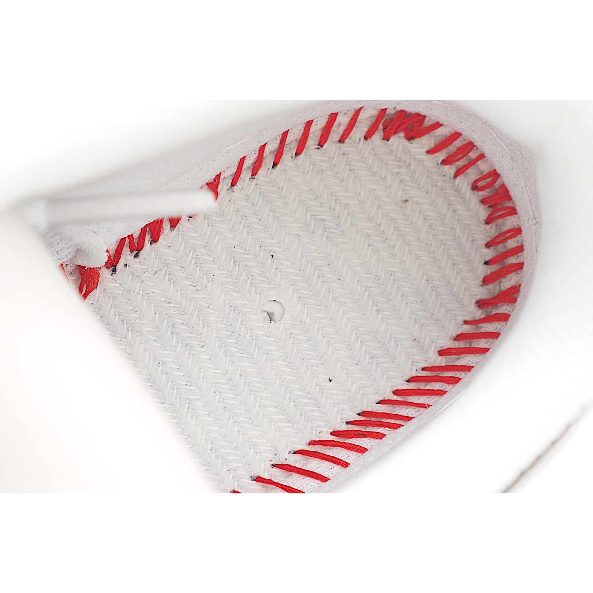 图片[9]-Nike Force 1 Low空军一号低帮儿童板鞋 Air Force 1于1982年推出，由Nike公 司的传奇设计师Bruce Kilgore设计，他摒弃了老旧的帆布鞋风格，突破性的使用内嵌式Air Sole气垫缓震系统，并将其与横跨复古与现代的外型结合，造就出风靡全球三十多年的Air Force 1,有了这个经典，您将获得耐用性，缓冲性和最佳的穿着舒适度。 货号：6100 尺码：22-37.5-选品中心