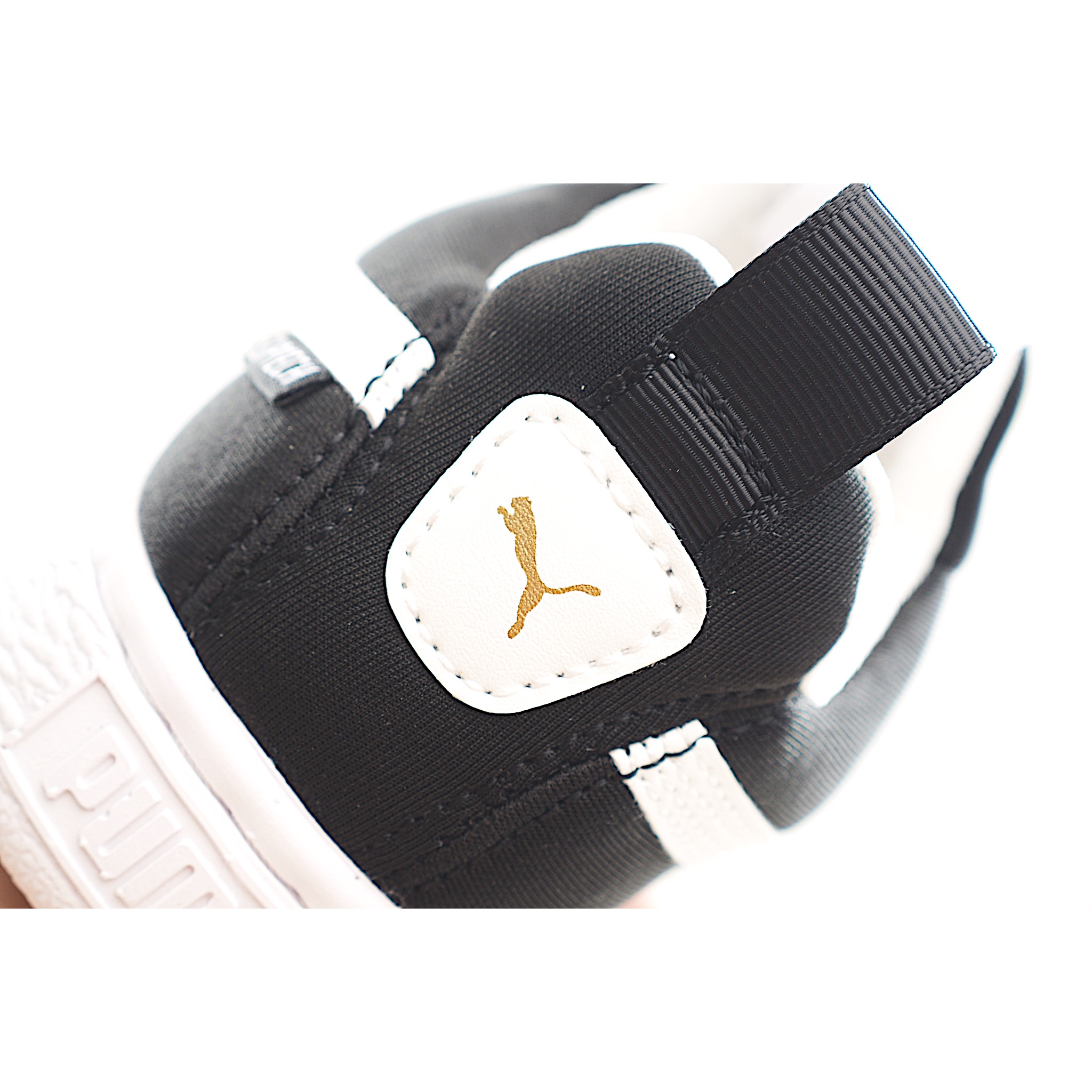 图片[7]-彪马复古一脚蹬休闲儿童板鞋 一脚蹬绒面板鞋，为孩子贴心打造，穿脱省心。以凹凸纹理细节、金属色 Logo 等细节，提升鞋款造型感，助力时髦出街。胶外底抓地耐穿，塑造平稳步伐。添加柔软织物鞋 面，舒适耐穿。 尺码：22-37-选品中心