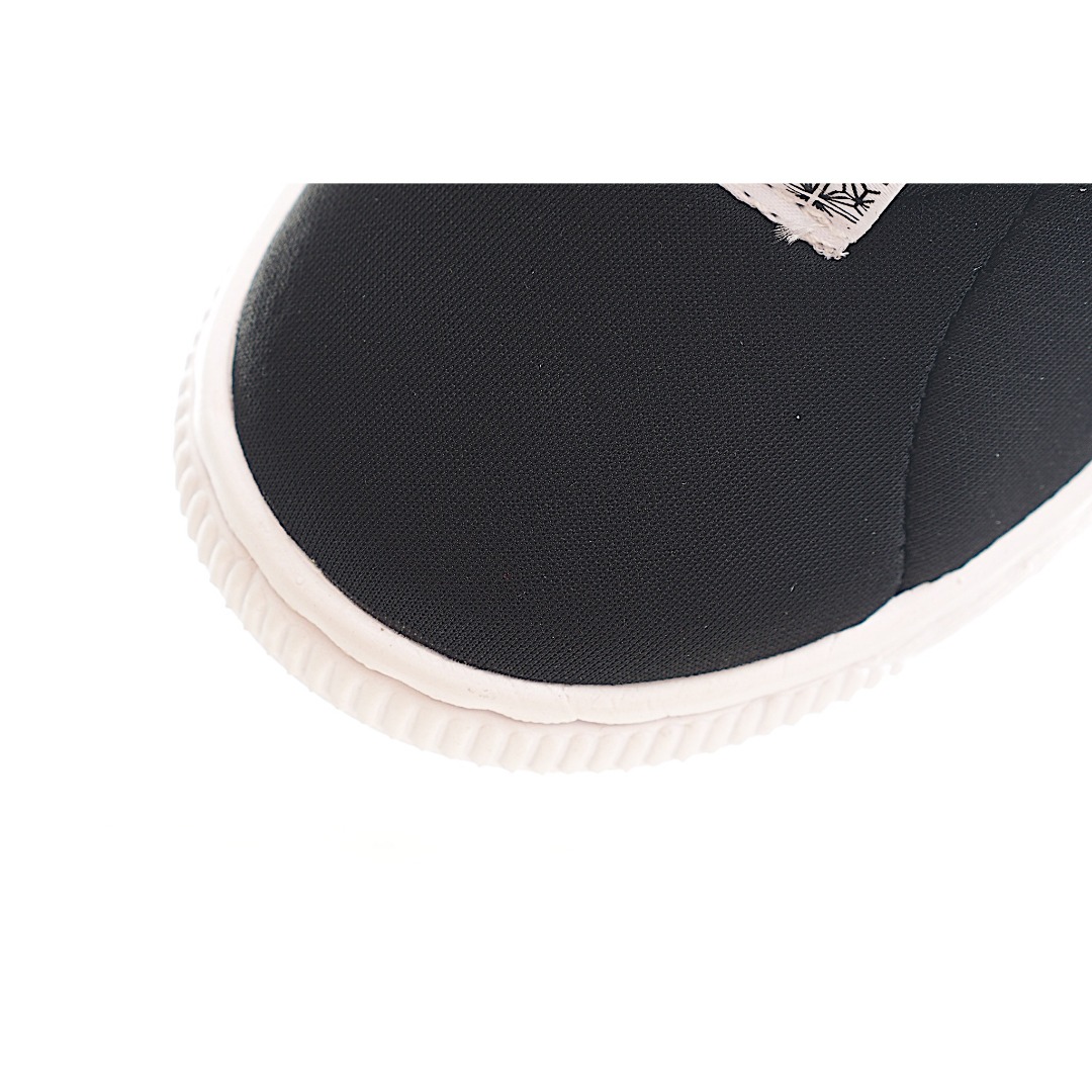 图片[9]-彪马复古一脚蹬休闲儿童板鞋 一脚蹬绒面板鞋，为孩子贴心打造，穿脱省心。以凹凸纹理细节、金属色 Logo 等细节，提升鞋款造型感，助力时髦出街。胶外底抓地耐穿，塑造平稳步伐。添加柔软织物鞋 面，舒适耐穿。 尺码：22-37-选品中心