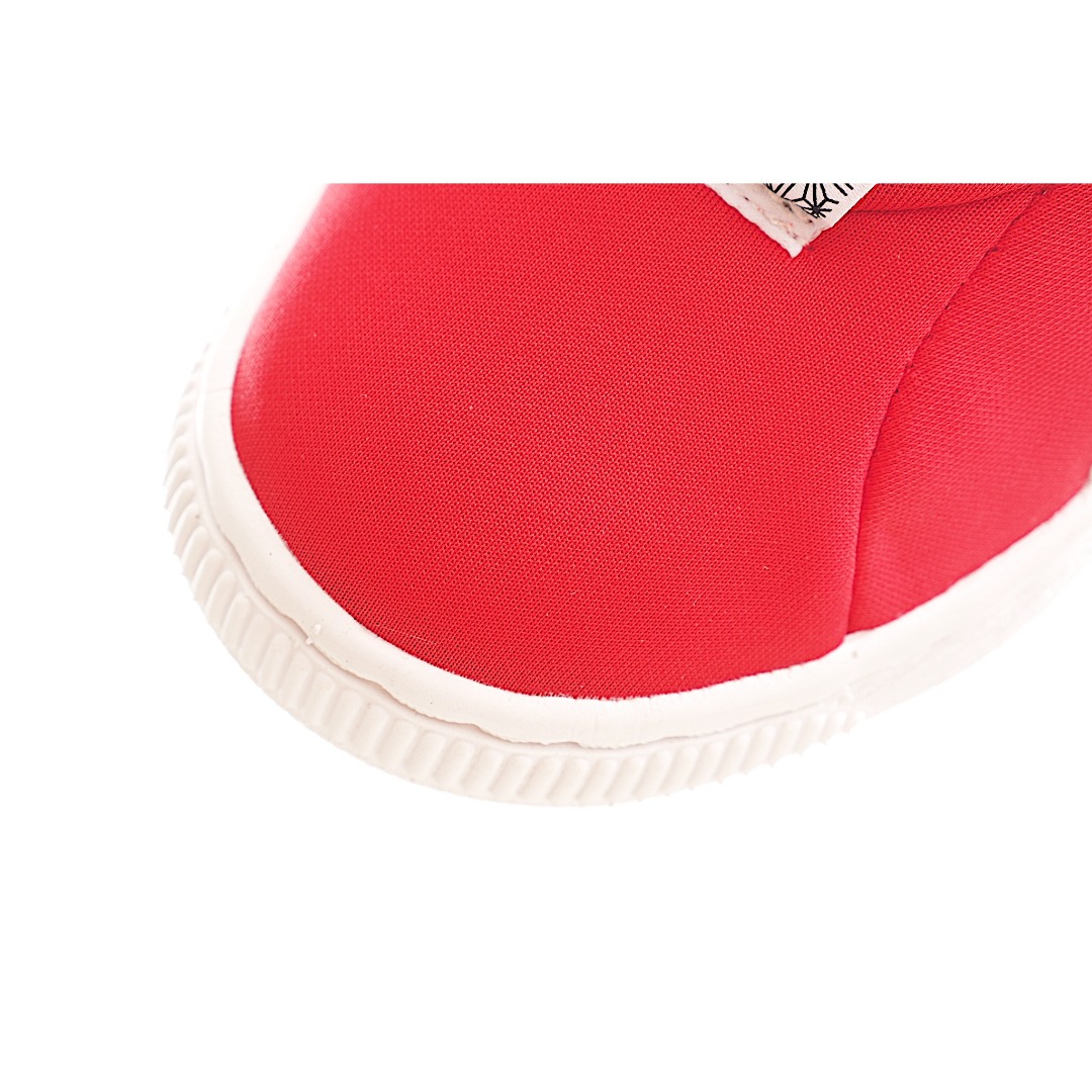 图片[4]-彪马复古一脚蹬休闲儿童板鞋 一脚蹬绒面板鞋，为孩子贴心打造，穿脱省心。以凹凸纹理细节、金属色 Logo 等细节，提升鞋款造型感，助力时髦出街。胶外底抓地耐穿，塑造平稳步伐。添加柔软织物鞋 面，舒适耐穿。 货号：4002 尺码：22-37-选品中心