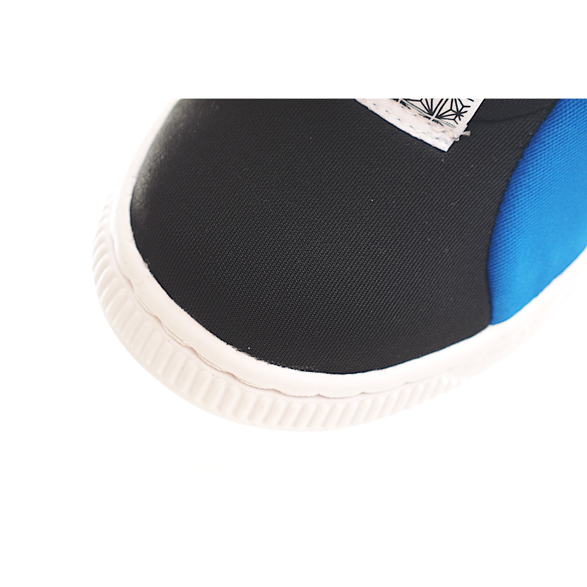 图片[8]-彪马复古一脚蹬休闲儿童板鞋 一脚蹬绒面板鞋，为孩子贴心打造，穿脱省心。以凹凸纹理细节、金属色 Logo 等细节，提升鞋款造型感，助力时髦出街。胶外底抓地耐穿，塑造平稳步伐。添加柔软织物鞋 面，舒适耐穿。 货号：4004 尺码：22-37-选品中心