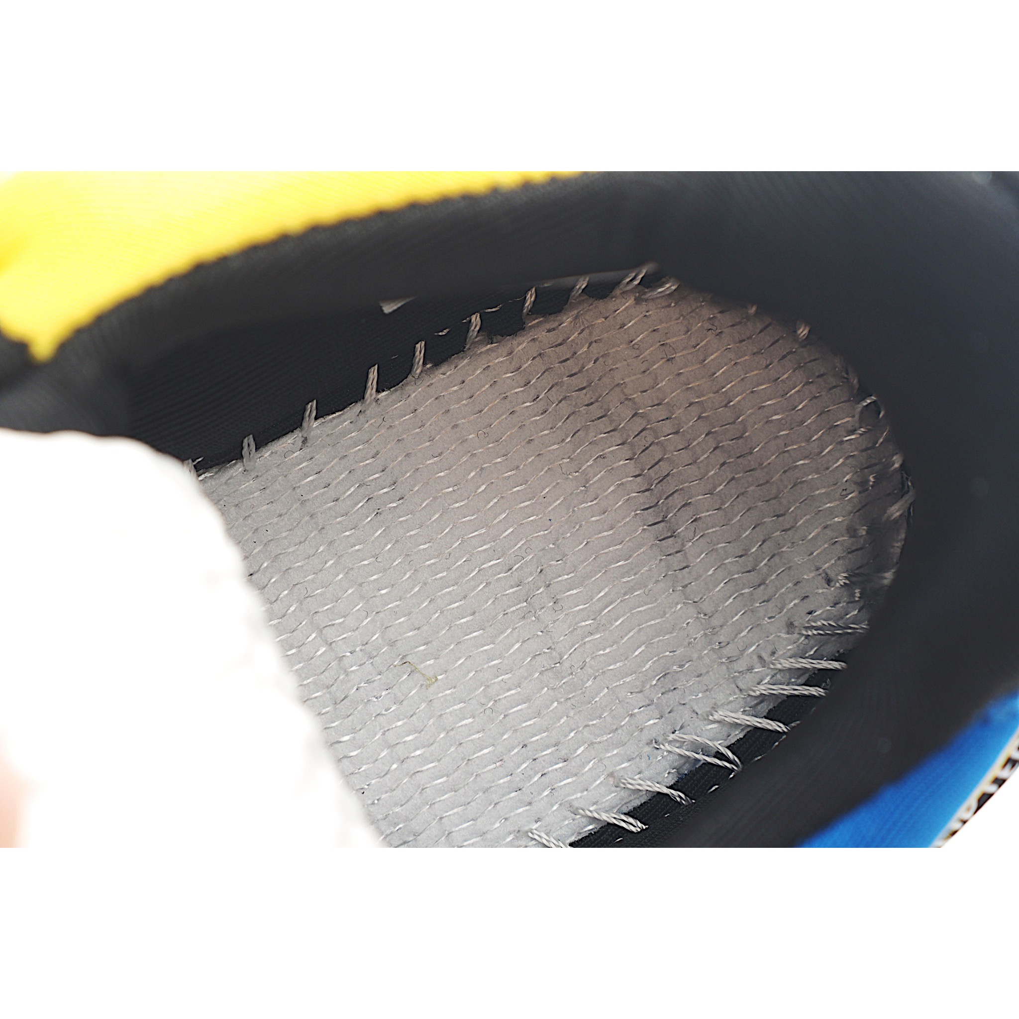 图片[6]-彪马复古一脚蹬休闲儿童板鞋 一脚蹬绒面板鞋，为孩子贴心打造，穿脱省心。以凹凸纹理细节、金属色 Logo 等细节，提升鞋款造型感，助力时髦出街。胶外底抓地耐穿，塑造平稳步伐。添加柔软织物鞋 面，舒适耐穿。 货号：4004 尺码：22-37-选品中心