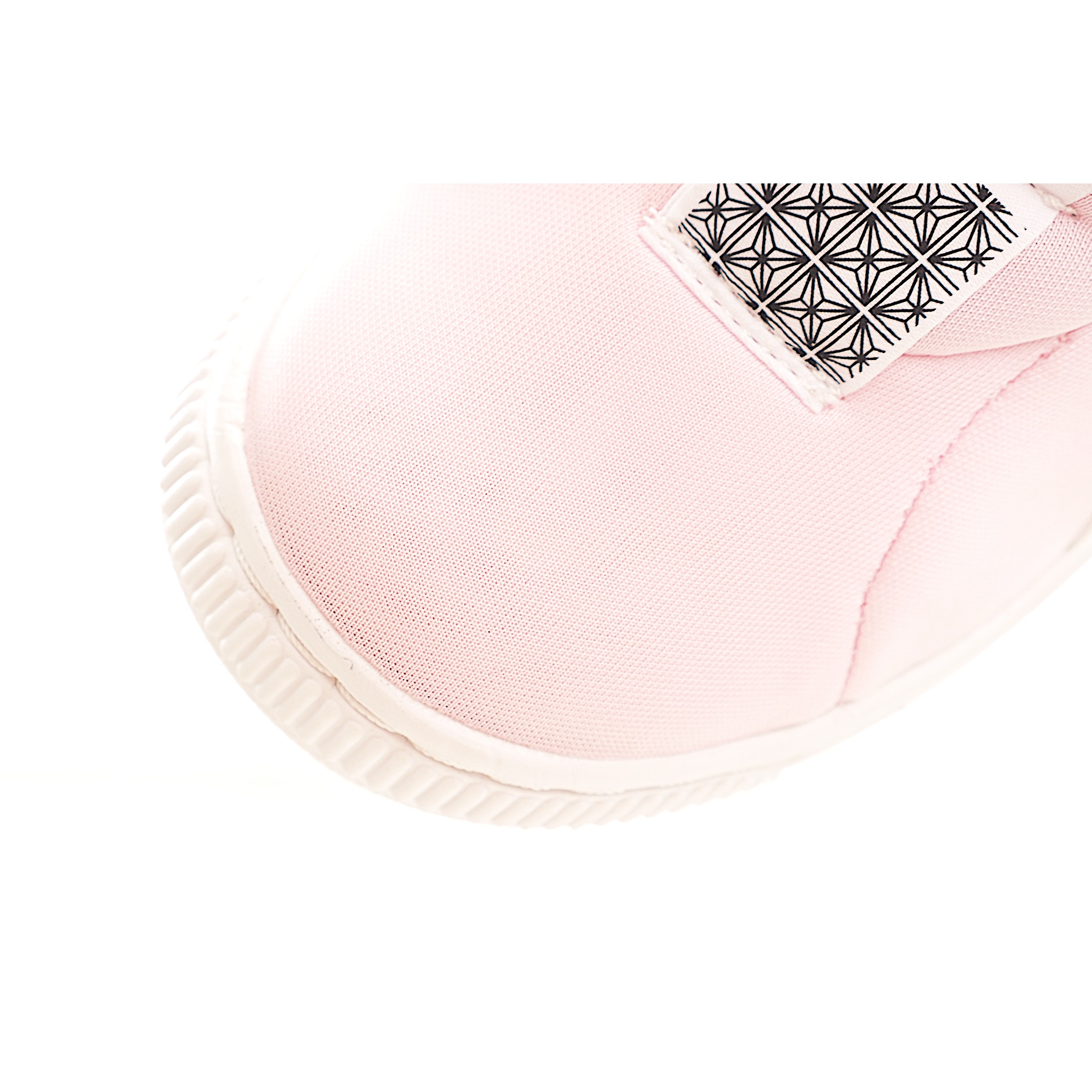 图片[6]-彪马复古一脚蹬休闲儿童板鞋 一脚蹬绒面板鞋，为孩子贴心打造，穿脱省心。以凹凸纹理细节、金属色 Logo 等细节，提升鞋款造型感，助力时髦出街。胶外底抓地耐穿，塑造平稳步伐。添加柔软织物鞋 面，舒适耐穿。 货号：4003 尺码：22-37-选品中心