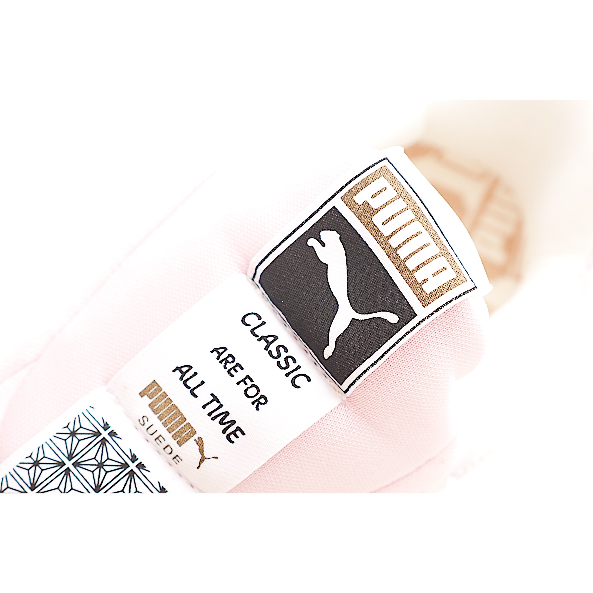 图片[9]-彪马复古一脚蹬休闲儿童板鞋 一脚蹬绒面板鞋，为孩子贴心打造，穿脱省心。以凹凸纹理细节、金属色 Logo 等细节，提升鞋款造型感，助力时髦出街。胶外底抓地耐穿，塑造平稳步伐。添加柔软织物鞋 面，舒适耐穿。 货号：4003 尺码：22-37-选品中心