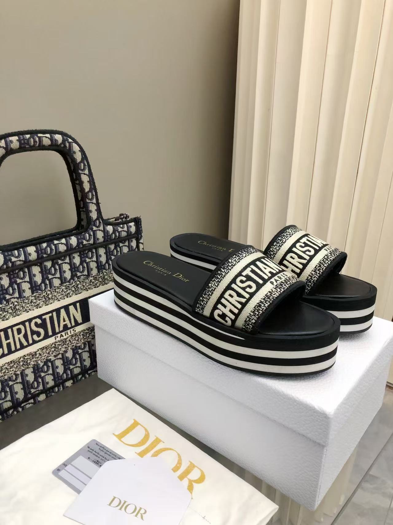 Dior Women's D-Wander Slide Black/White Signature Sandals 3 a1741771676573 7342