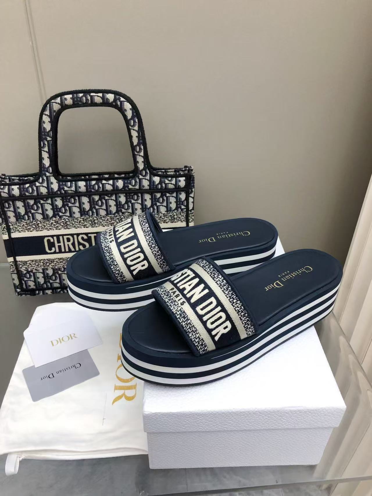 Dior 2025SS New Platform EVA Sole Slides - Dynamic Style & Brand Essence 6 a1741771810770 8533