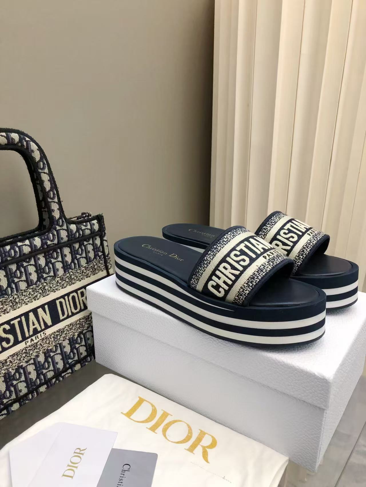 Dior 2025SS New Platform EVA Sole Slides - Dynamic Style & Brand Essence 4 a1741771810800 5001