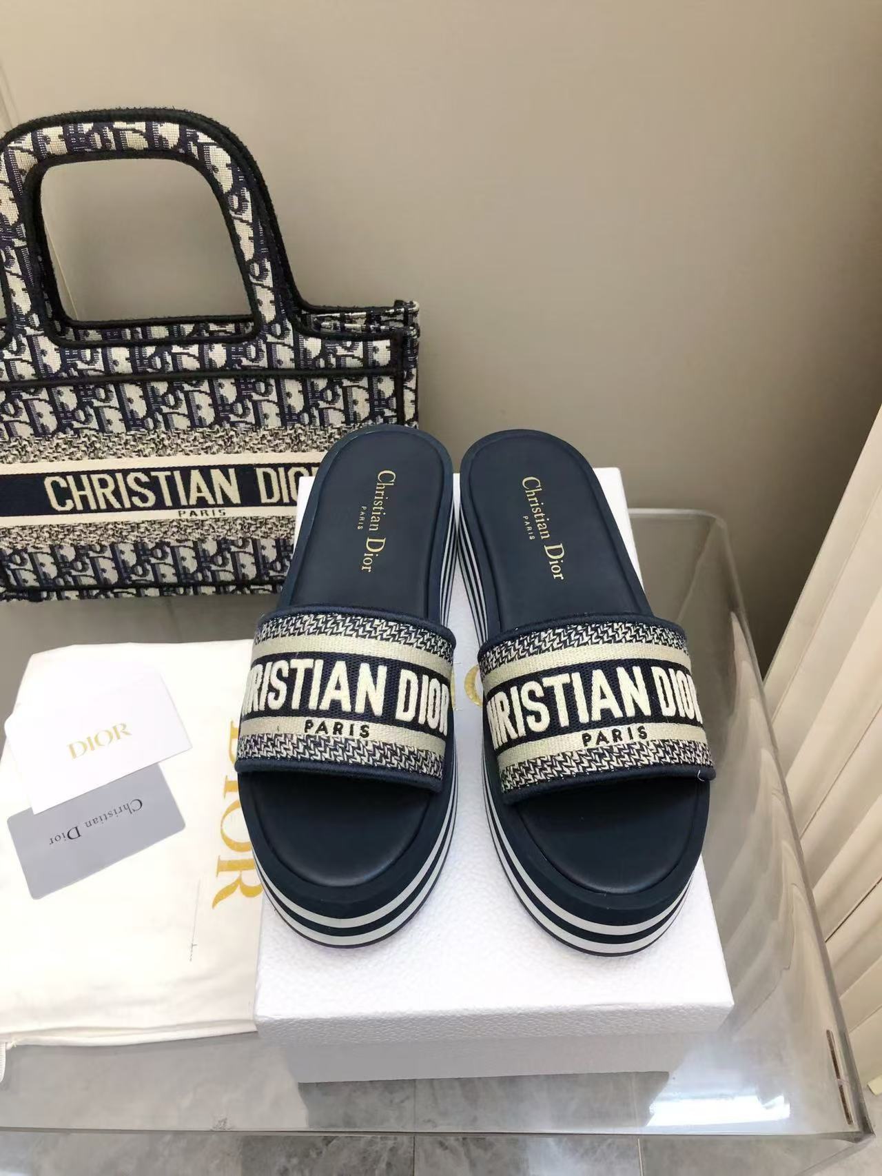 Dior 2025SS New Platform EVA Sole Slides - Dynamic Style & Brand Essence 3 a1741771810805 5387