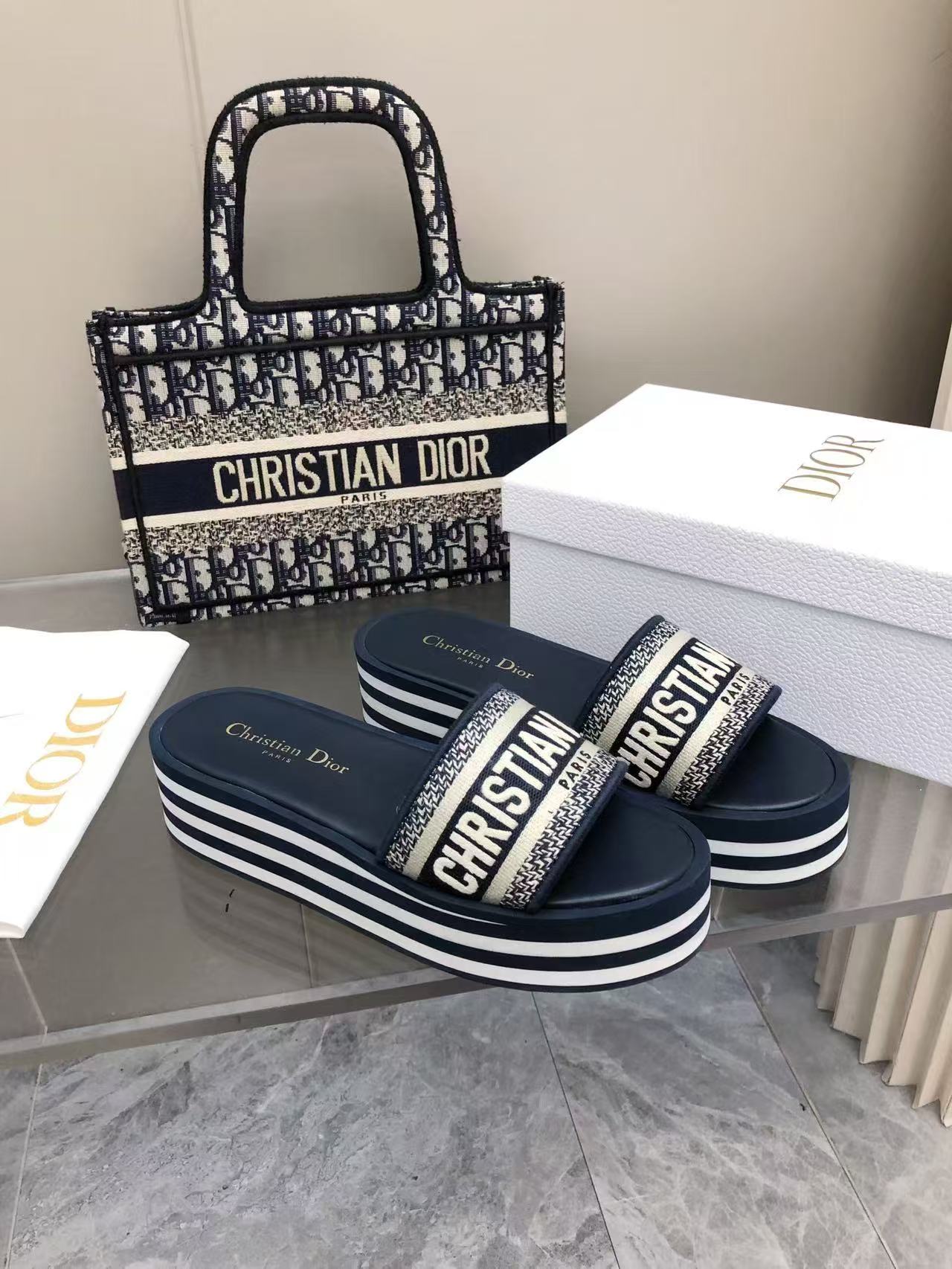 Dior 2025SS New Platform EVA Sole Slides - Dynamic Style & Brand Essence 5 a1741771810816 3762