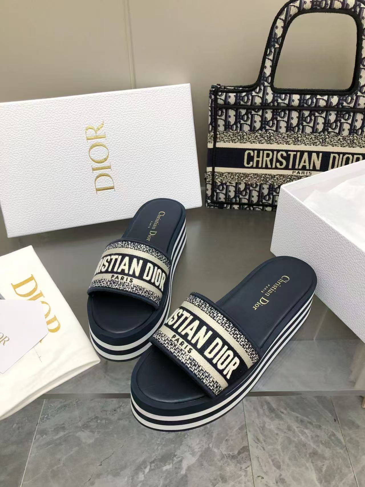 Dior 2025SS New Platform EVA Sole Slides - Dynamic Style & Brand Essence 8 a1741771812266 3886