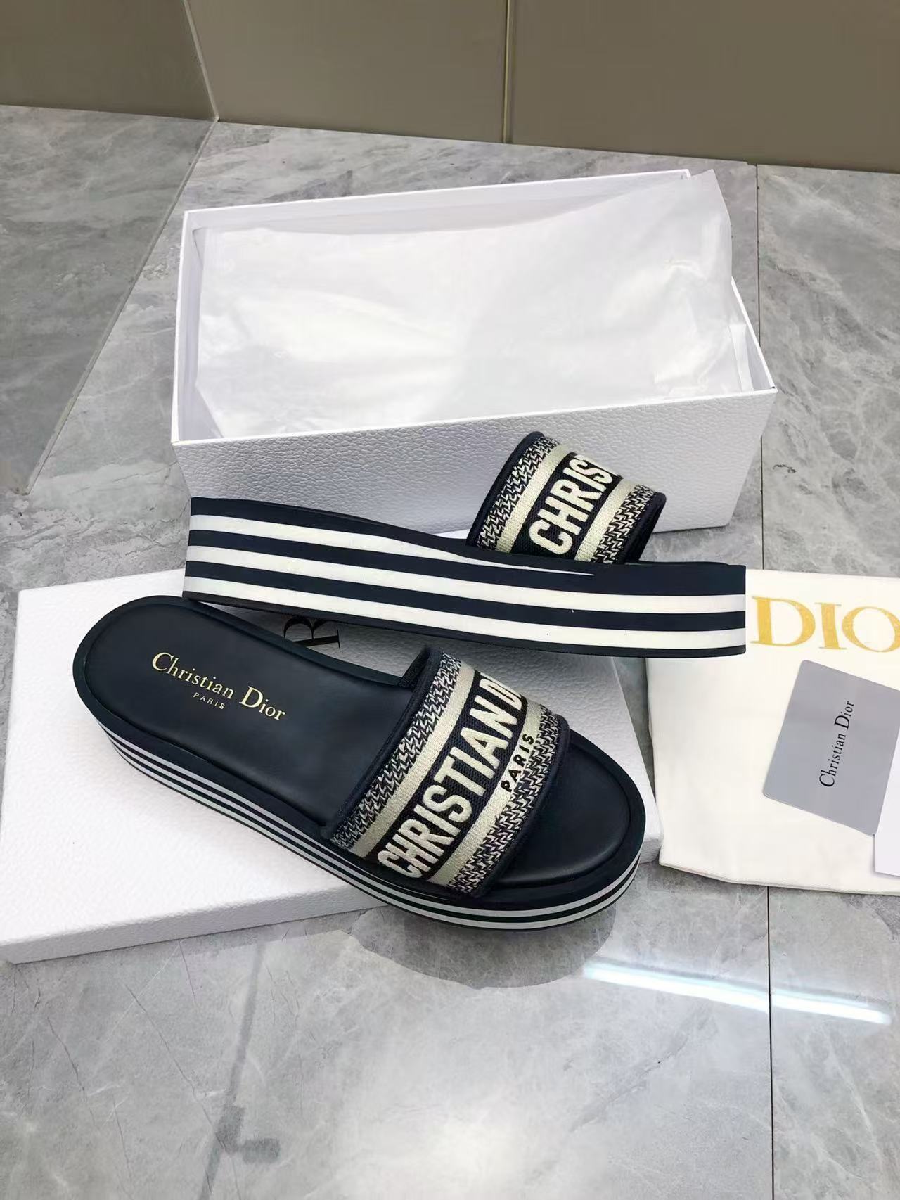 Dior 2025SS New Platform EVA Sole Slides - Dynamic Style & Brand Essence 2 a1741771812270 4551