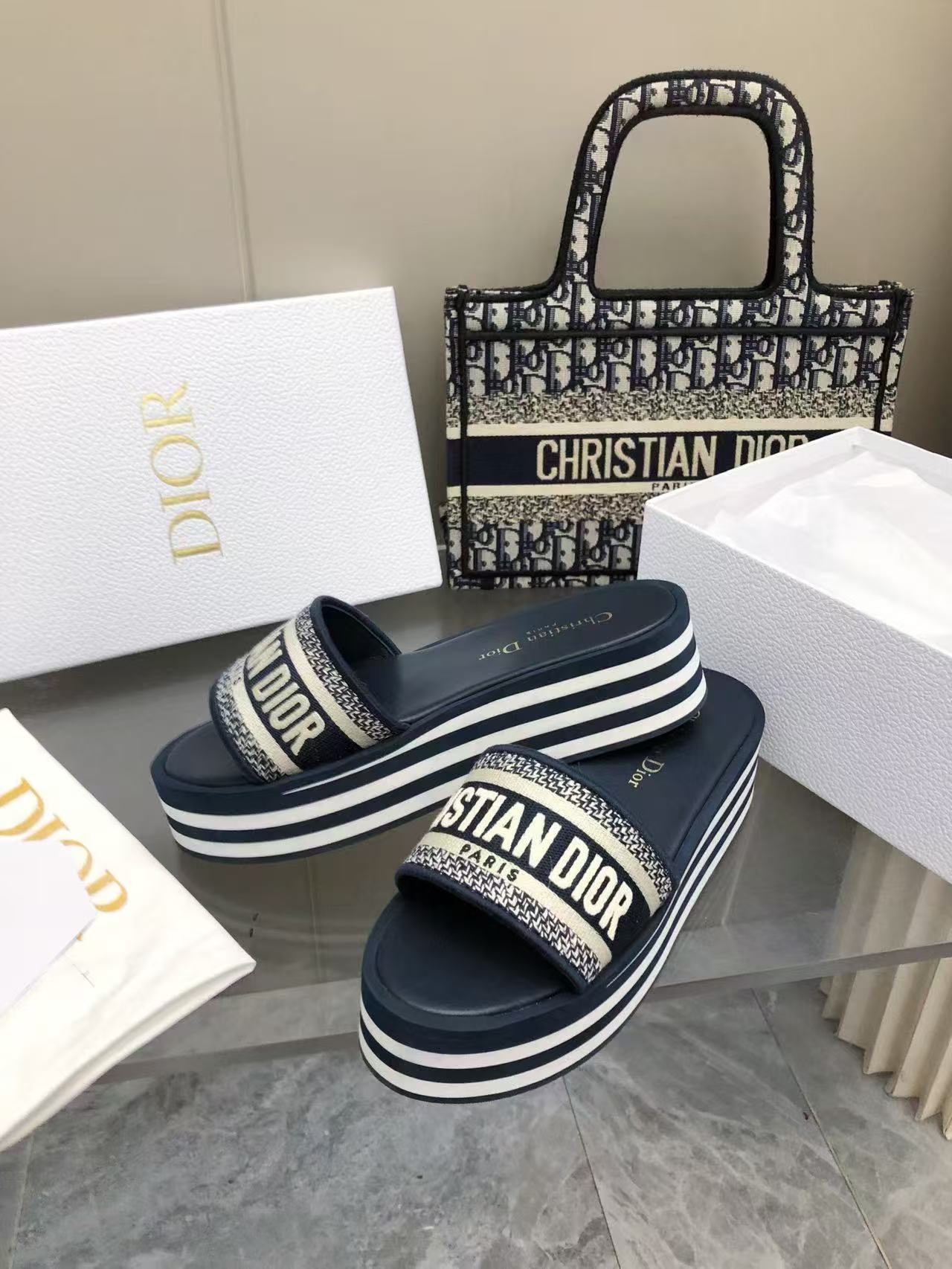 Dior 2025SS New Platform EVA Sole Slides - Dynamic Style & Brand Essence 9 a1741771812271 0062