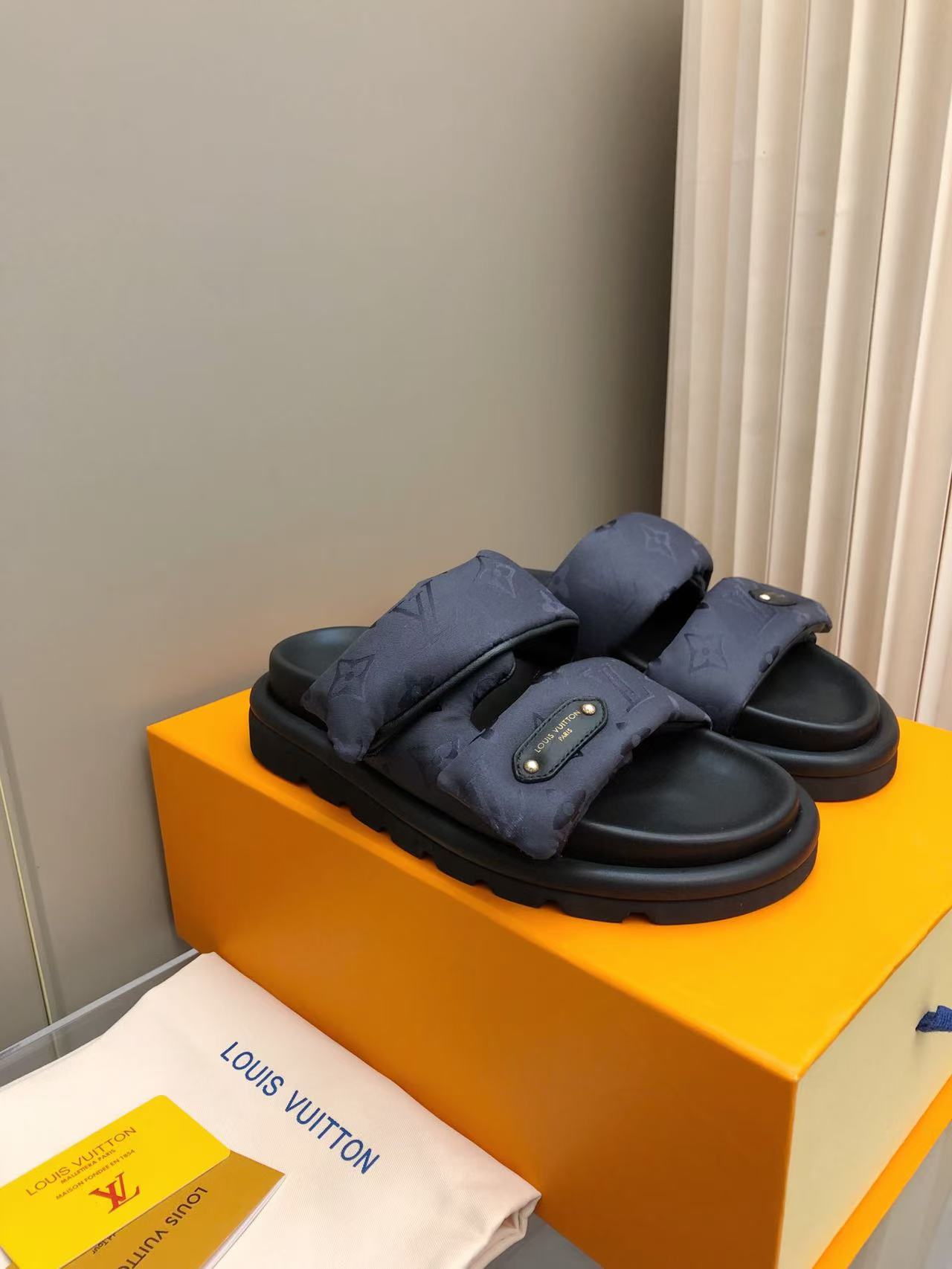 Louis Vuitton Pool Pillow Comfortable Sandals - Perfect for Couples 3 a1743468799353 8382