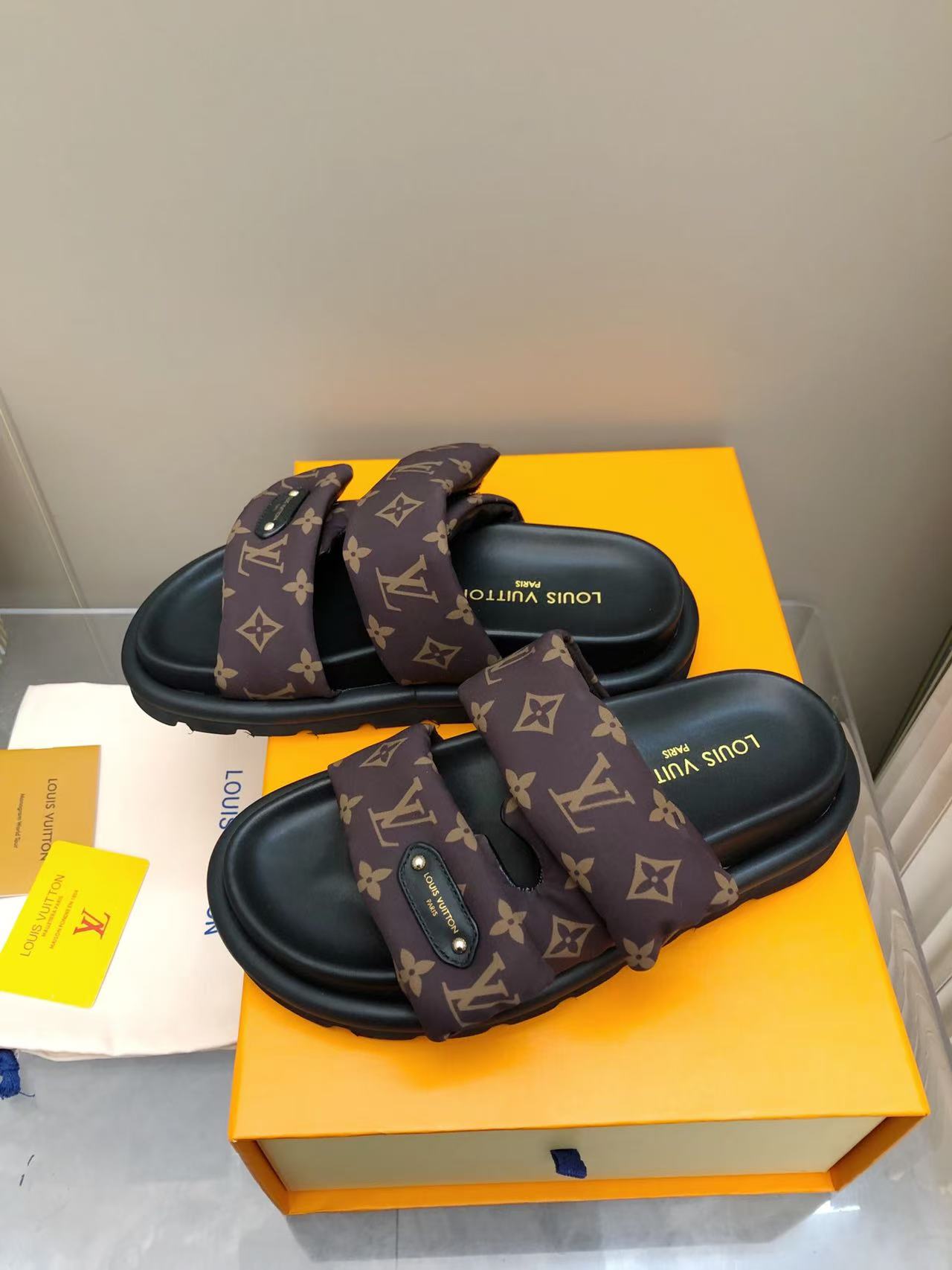 Louis Vuitton Pool Pillow Sandals - Comfortable & Stylish Couple Slides 3 a1743468859051 4733