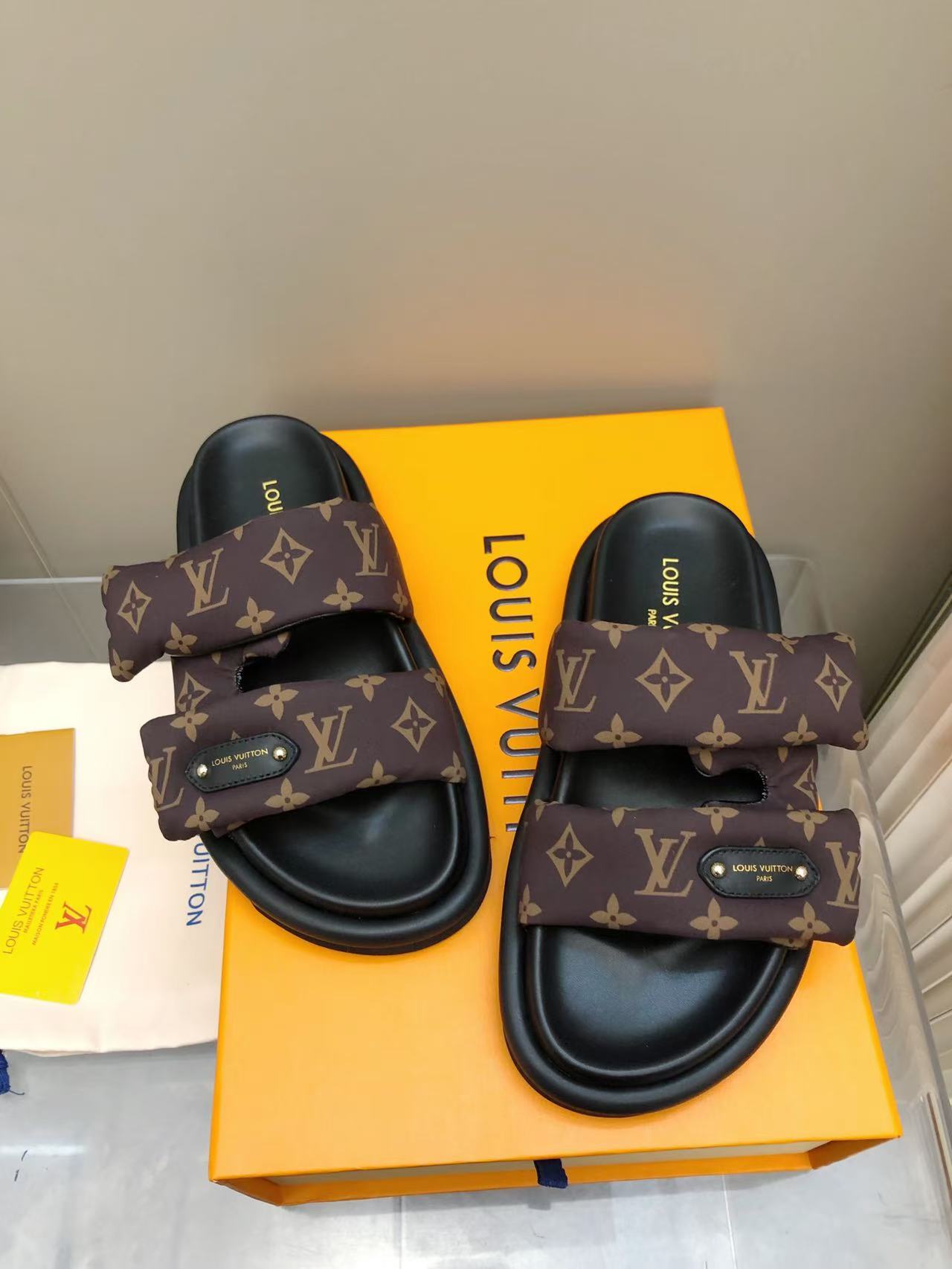 Louis Vuitton Pool Pillow Sandals - Comfortable & Stylish Couple Slides 6 a1743468859058 2666