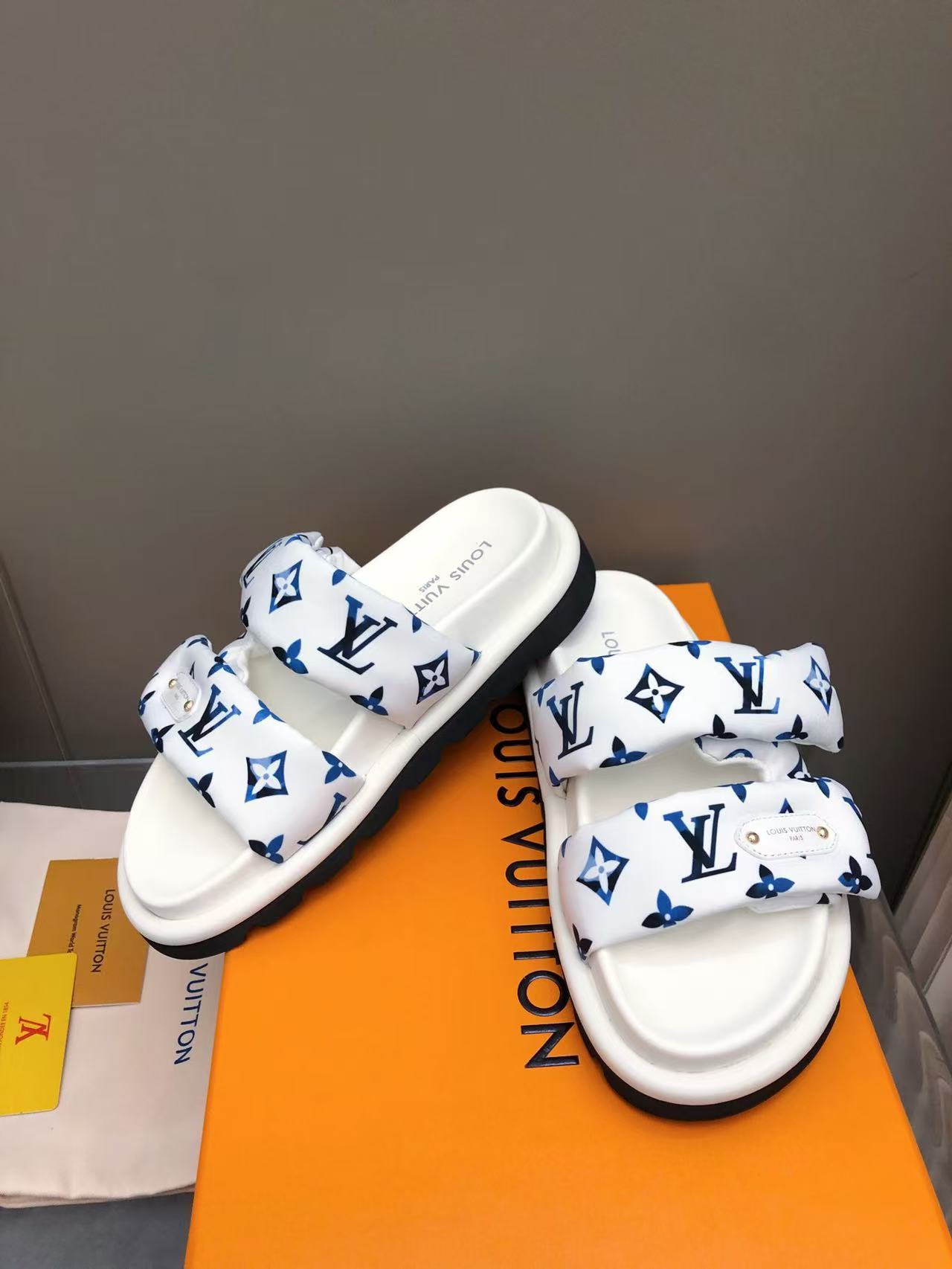Louis Vuitton Pool Pillow Sandal: Comfortable & Stylish Summer Essential 6 a1743468883835 2203