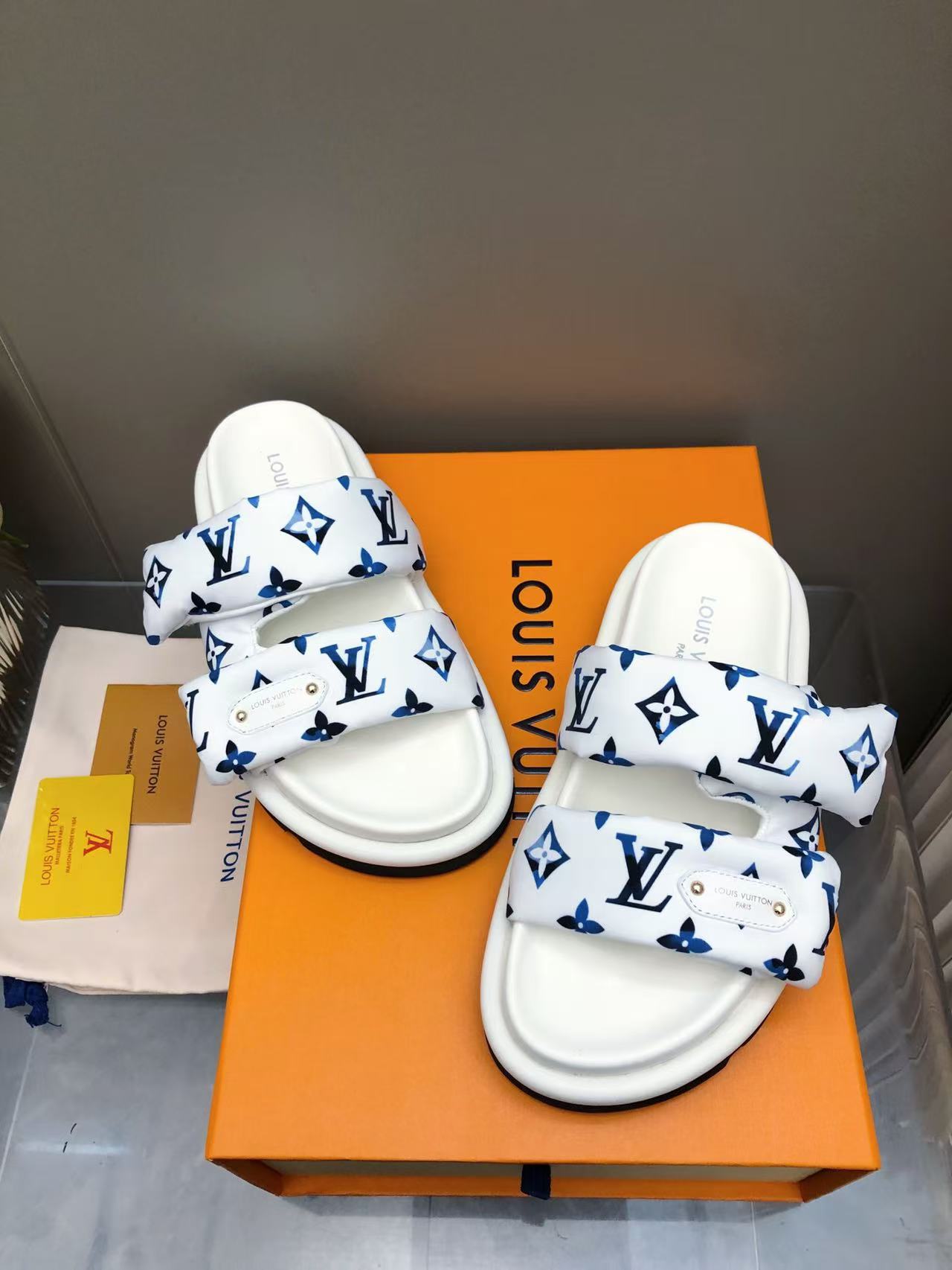 Louis Vuitton Pool Pillow Sandal: Comfortable & Stylish Summer Essential 1 Louis Vuitton Pool Pillow Sandal: Comfortable & Stylish Summer Essential