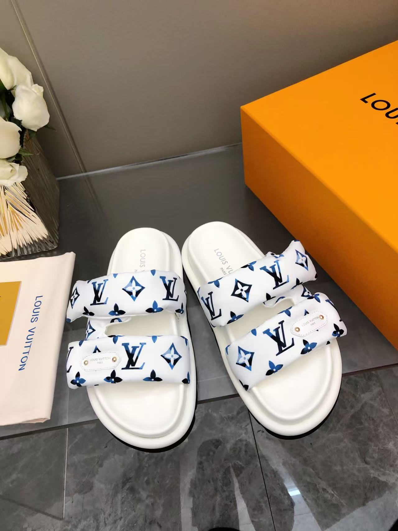 Louis Vuitton Pool Pillow Sandal: Comfortable & Stylish Summer Essential 9 a1743468884904 8165