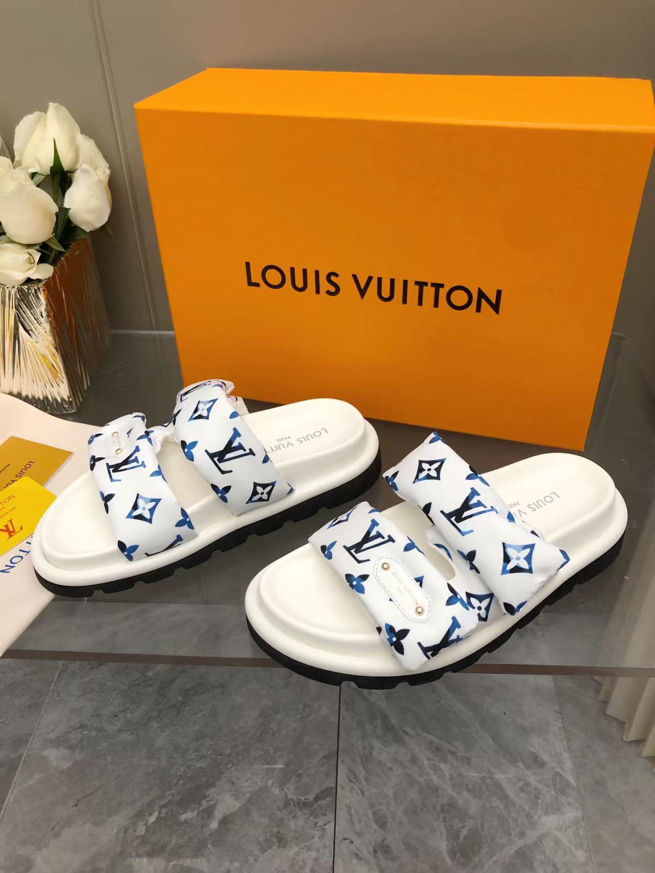 Louis Vuitton Pool Pillow Sandal: Comfortable & Stylish Summer Essential 8 a1743468884911 8064