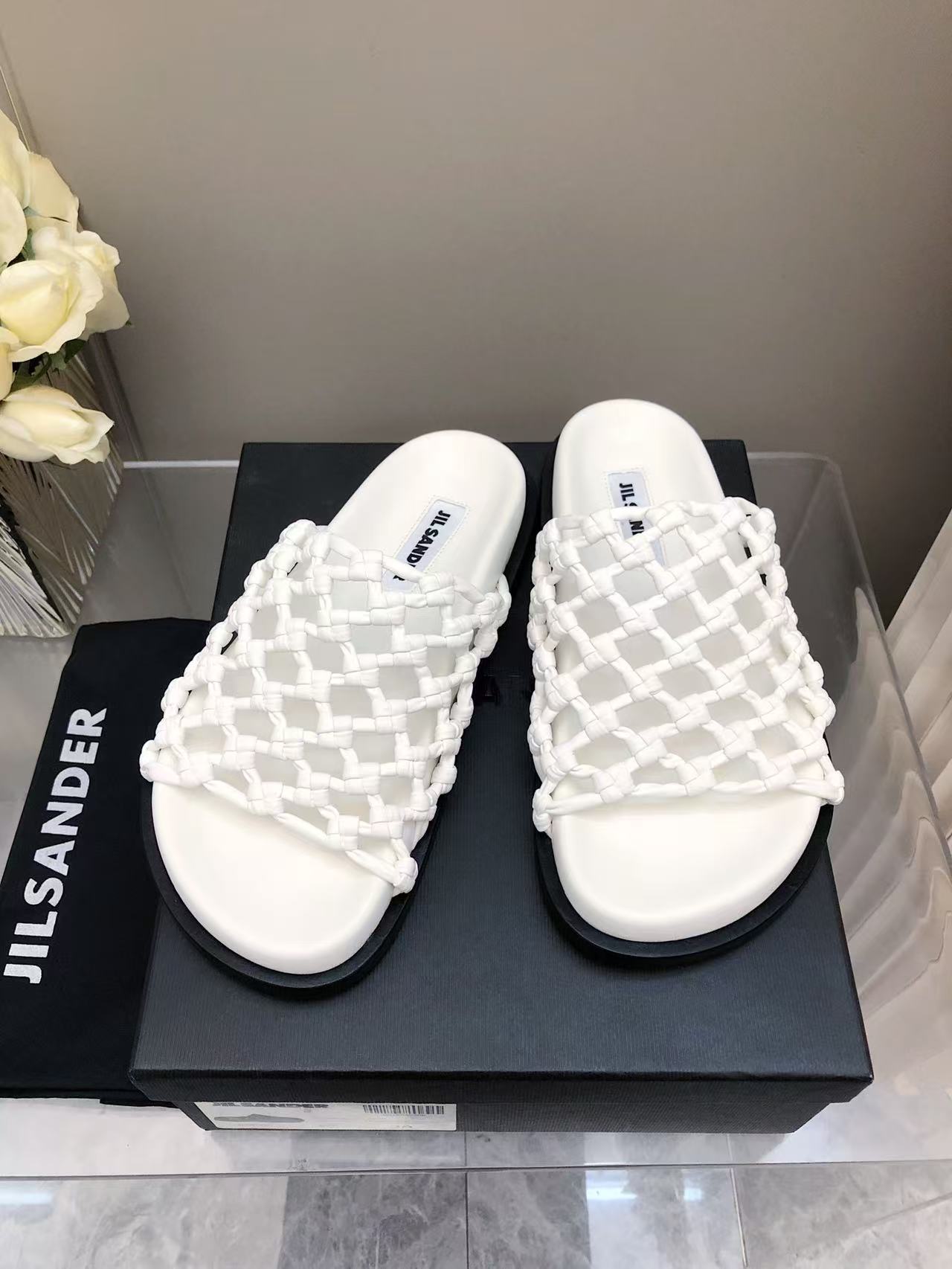 NO:264769,25ss new products, slippers. The latest and most popular items on the entire network are really absolutely amazing. I really love it. The exclusive original version of the Wang Biao Kaikai Series is developed one-to-one, and all the details and materials are absolutely in place!  Original open mold injection molding leather big sole!  Size: 35-41 (4041 custom made), slippers, slippers, Leather soles1986090925ss新品 拖鞋 全网最新最火爆单品上脚真的绝绝的,真心大爱,王炸开挂系列独家原版一比一开发,所有细节材料绝对到位！ 原版开模注塑真皮大底！ 码数:35-41（4041定做）,拖鞋,slippers,Leather soles,Women's Shoes