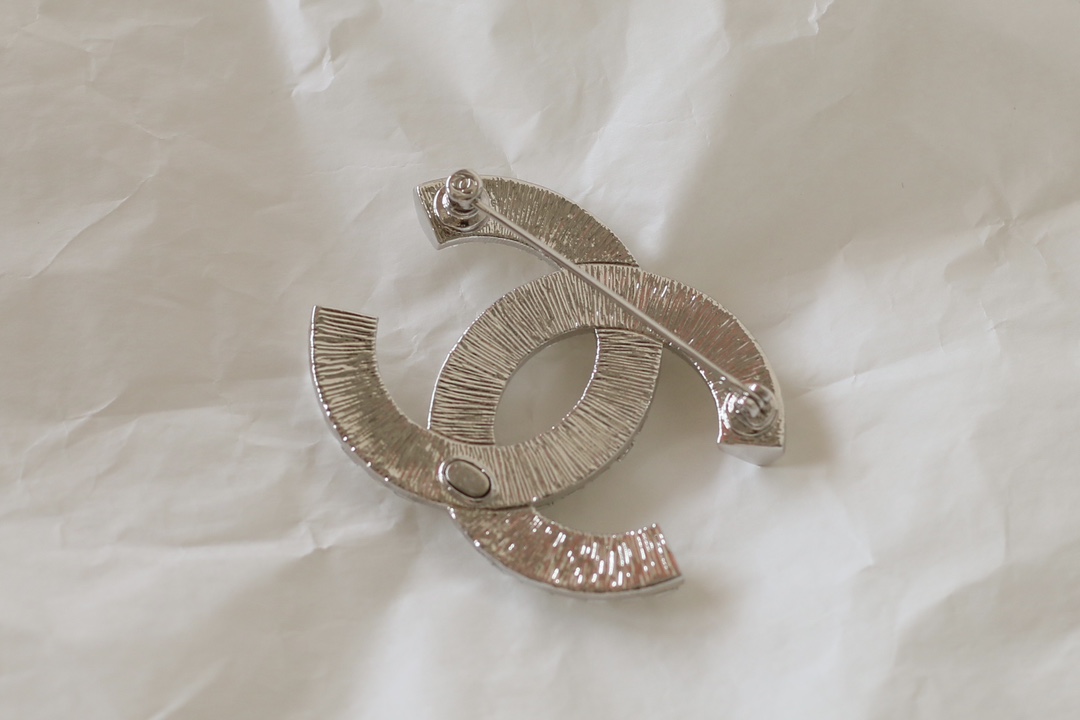 Chanell Crystal Brooch Pin,Classic Elegant Design, Gold-Plated Brass for Women 10 i1712222109 2260 5