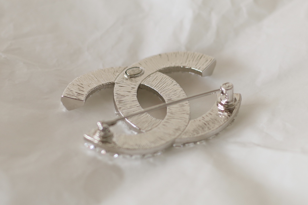 Chanell Crystal Brooch Pin,Classic Elegant Design, Gold-Plated Brass for Women 6 i1712222109 3454 4