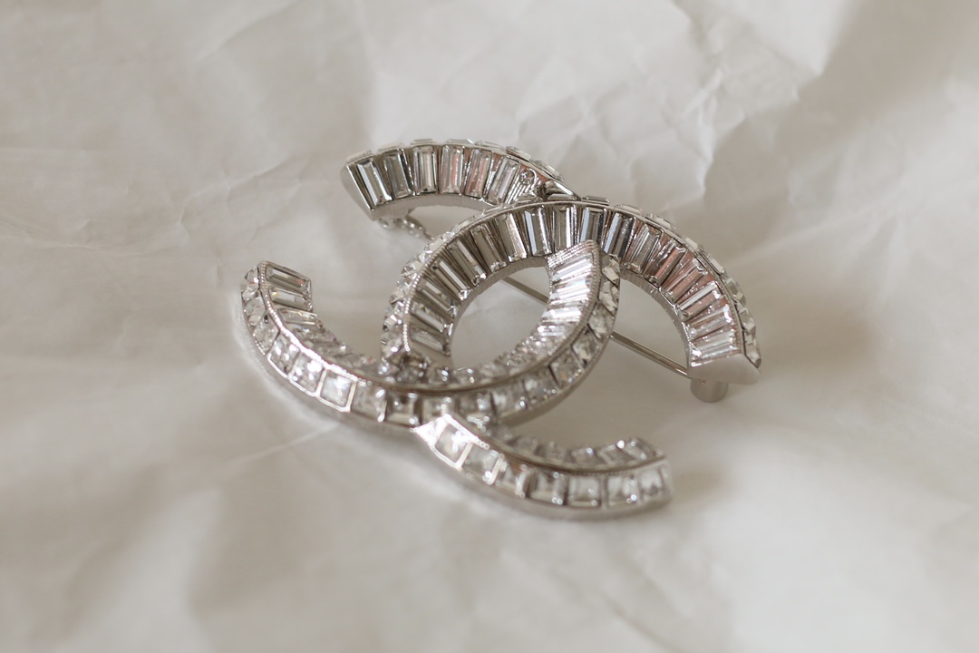 Chanell Crystal Brooch Pin,Classic Elegant Design, Gold-Plated Brass for Women 9 i1712222109 6623 6