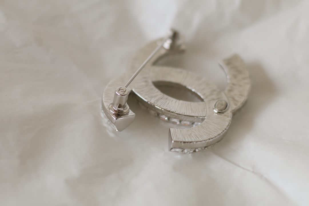 Chanell Crystal Brooch Pin,Classic Elegant Design, Gold-Plated Brass for Women 7 i1712222109 9833 7